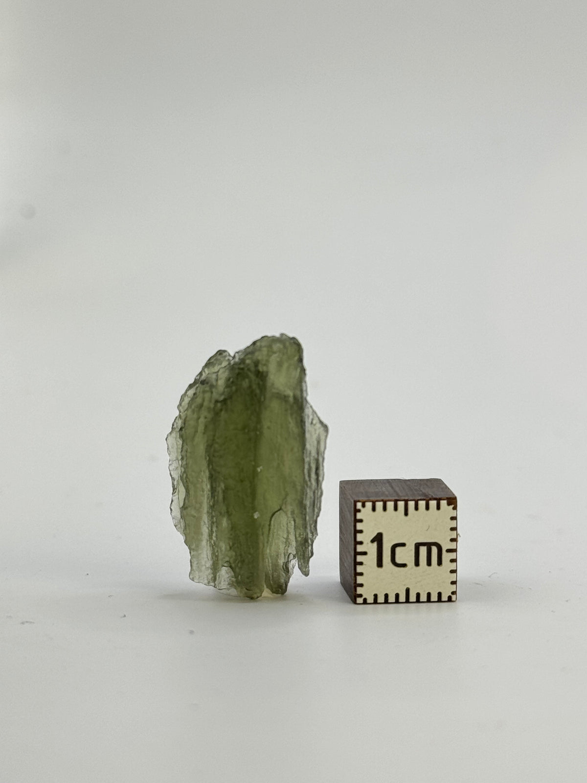 RAW MOLDAVITE, CZECH REPUBLIC. 2,37 GRAMS.
