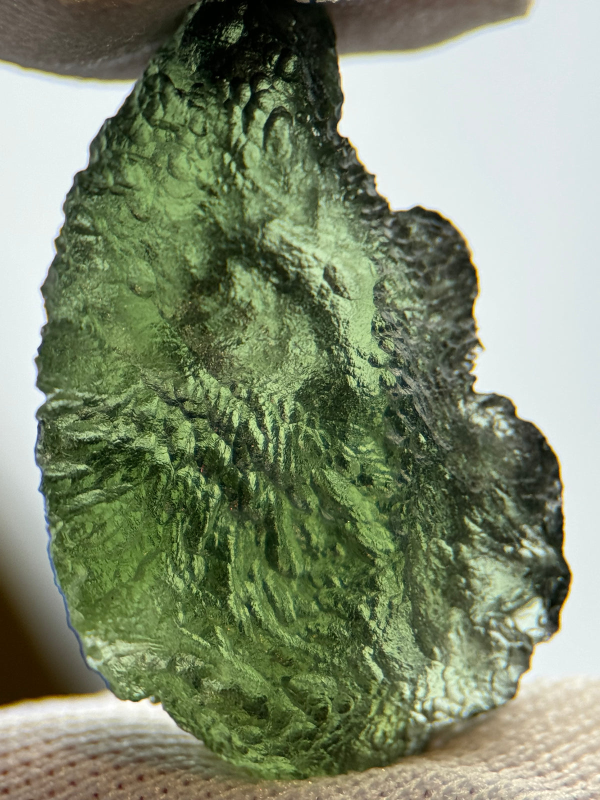 RAW MOLDAVITE, CZECH REPUBLIC. 2,94 GRAMS.