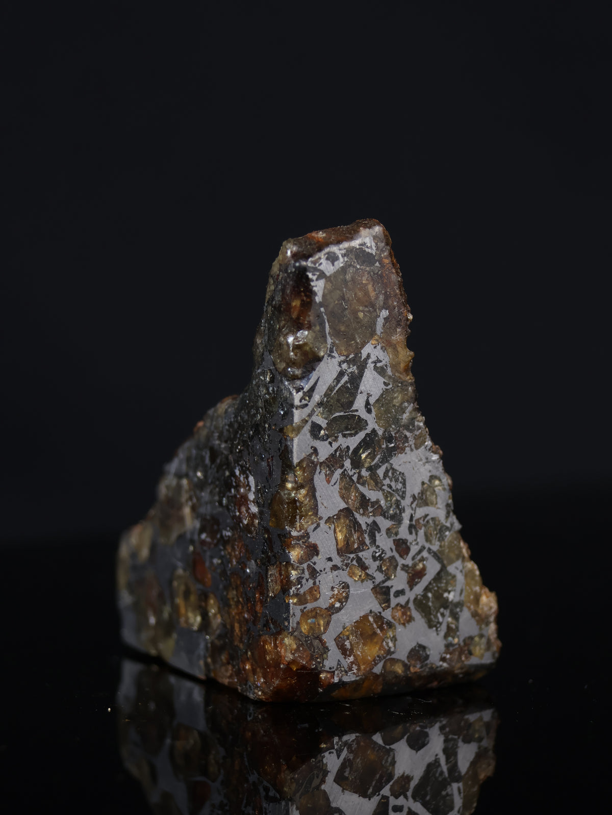 Seymchan meteorite, Russia. 31,3 grams end-cut.
