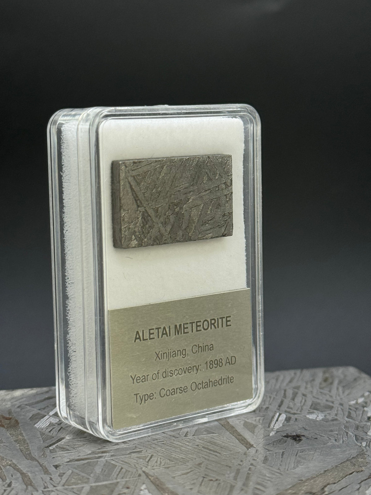 ALETAI METEORITE, GOBI DESERT, CHINA. DISPLAY BOX. 9 GRAMS.