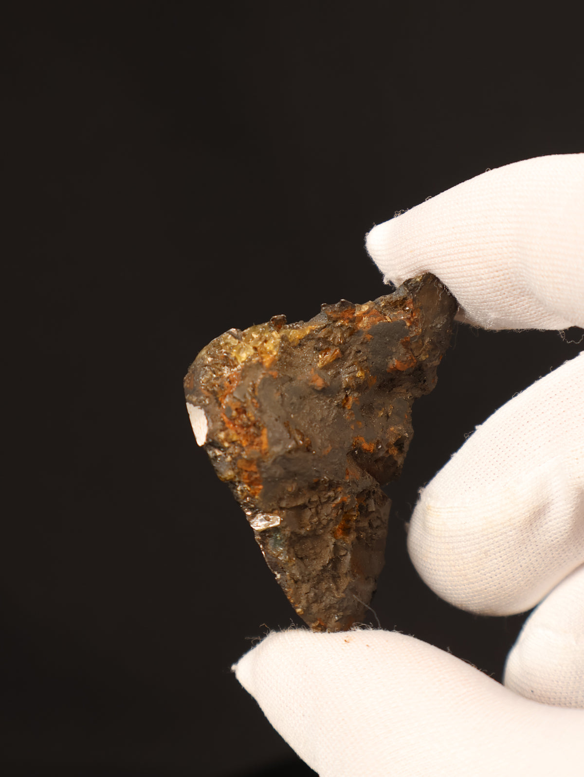 Seymchan meteorite, Russia. 44 grams end-cut.