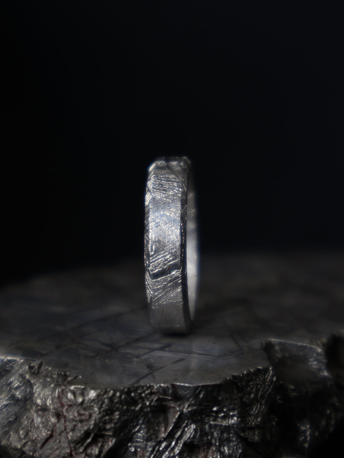 Muonionalusta meteorite Solid ring, Flat.