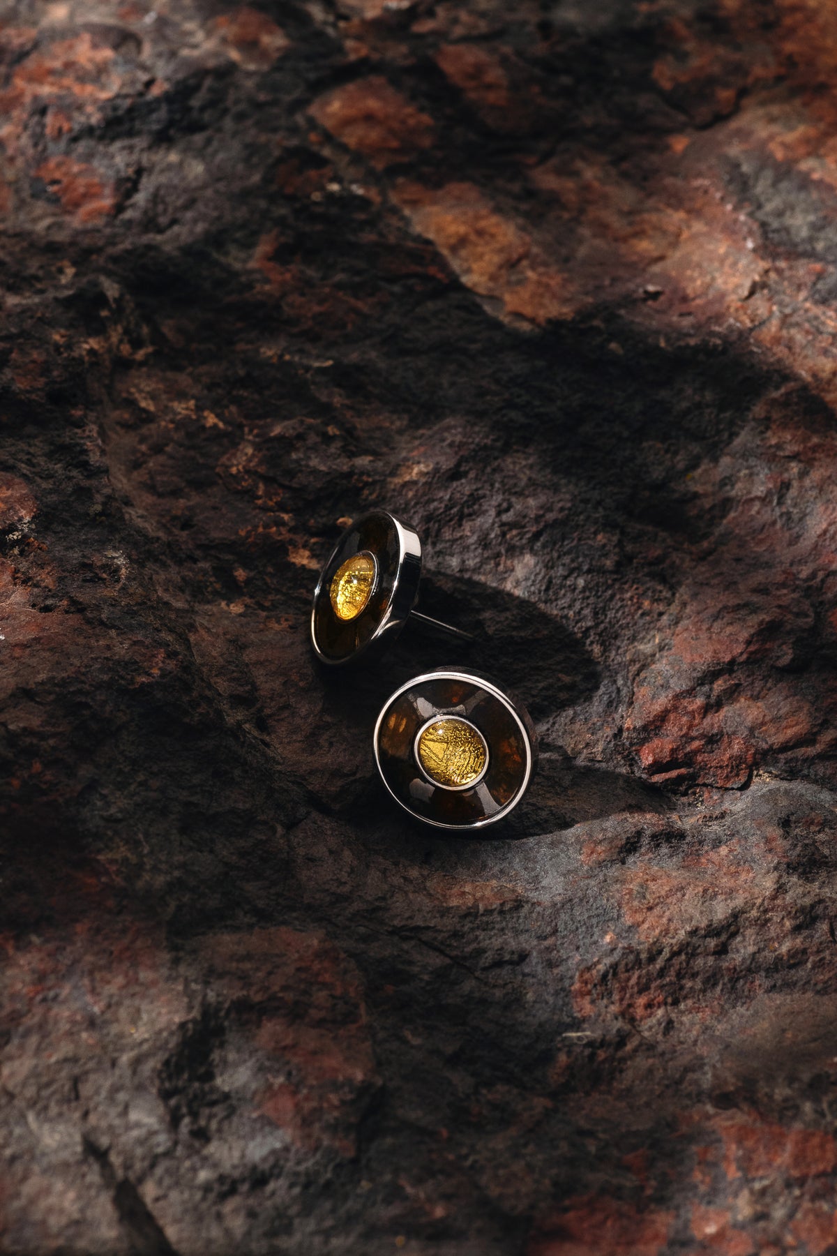 MUONIONALUSTA AND SERICHO METEORITE STUD EARRINGS, GOLD PLATED.