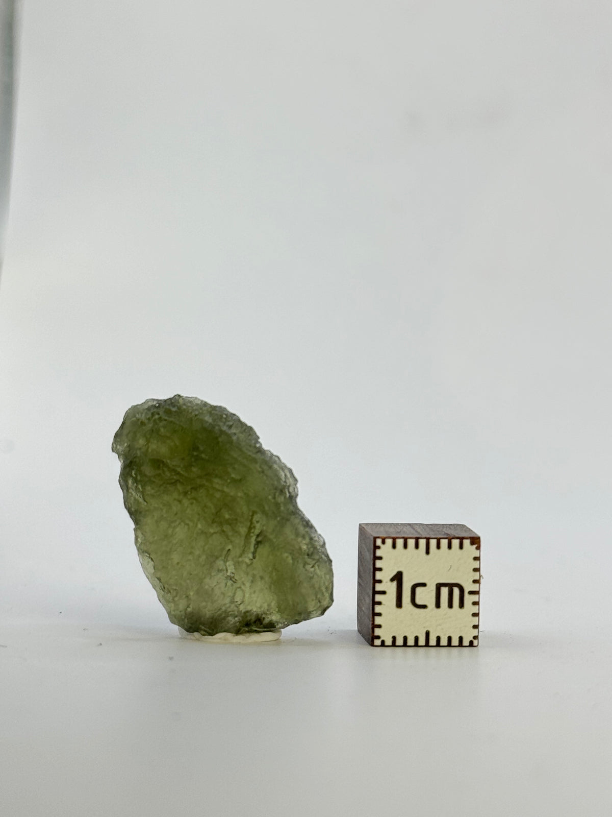 RAW MOLDAVITE, CZECH REPUBLIC. 3,37 GRAMS.