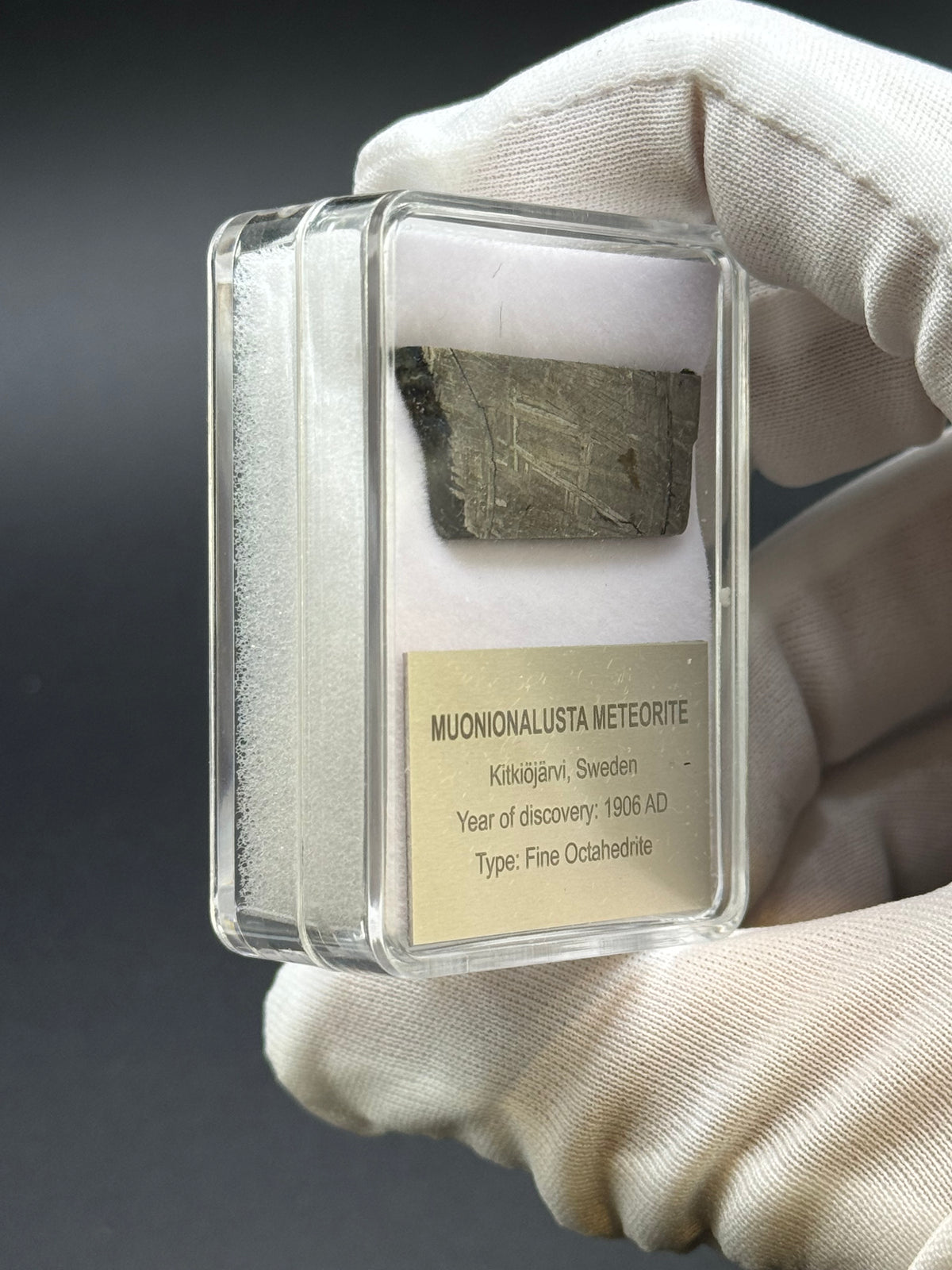 MUONIONALUSTA METEORITE, SWEDEN. DISPLAY BOX. 9,35 GRAMS.