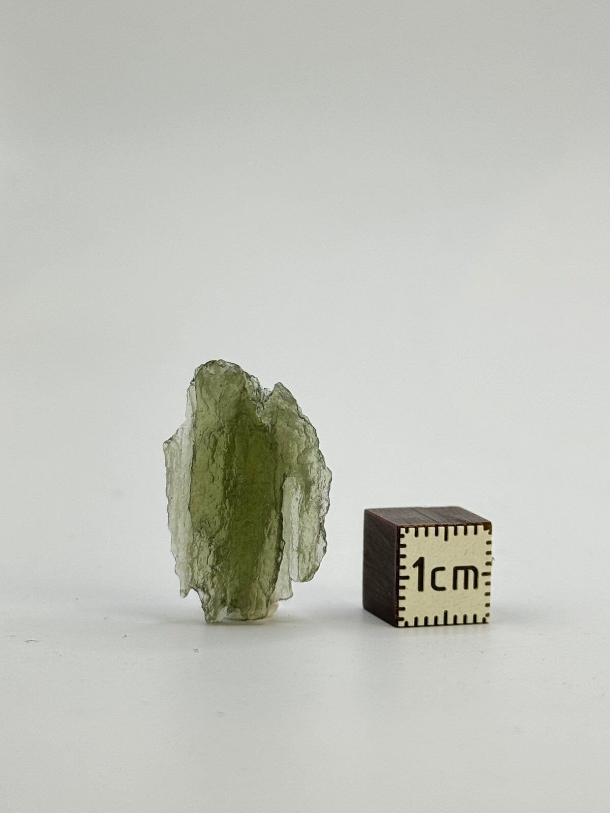 RAW MOLDAVITE, CZECH REPUBLIC. 2,37 GRAMS.