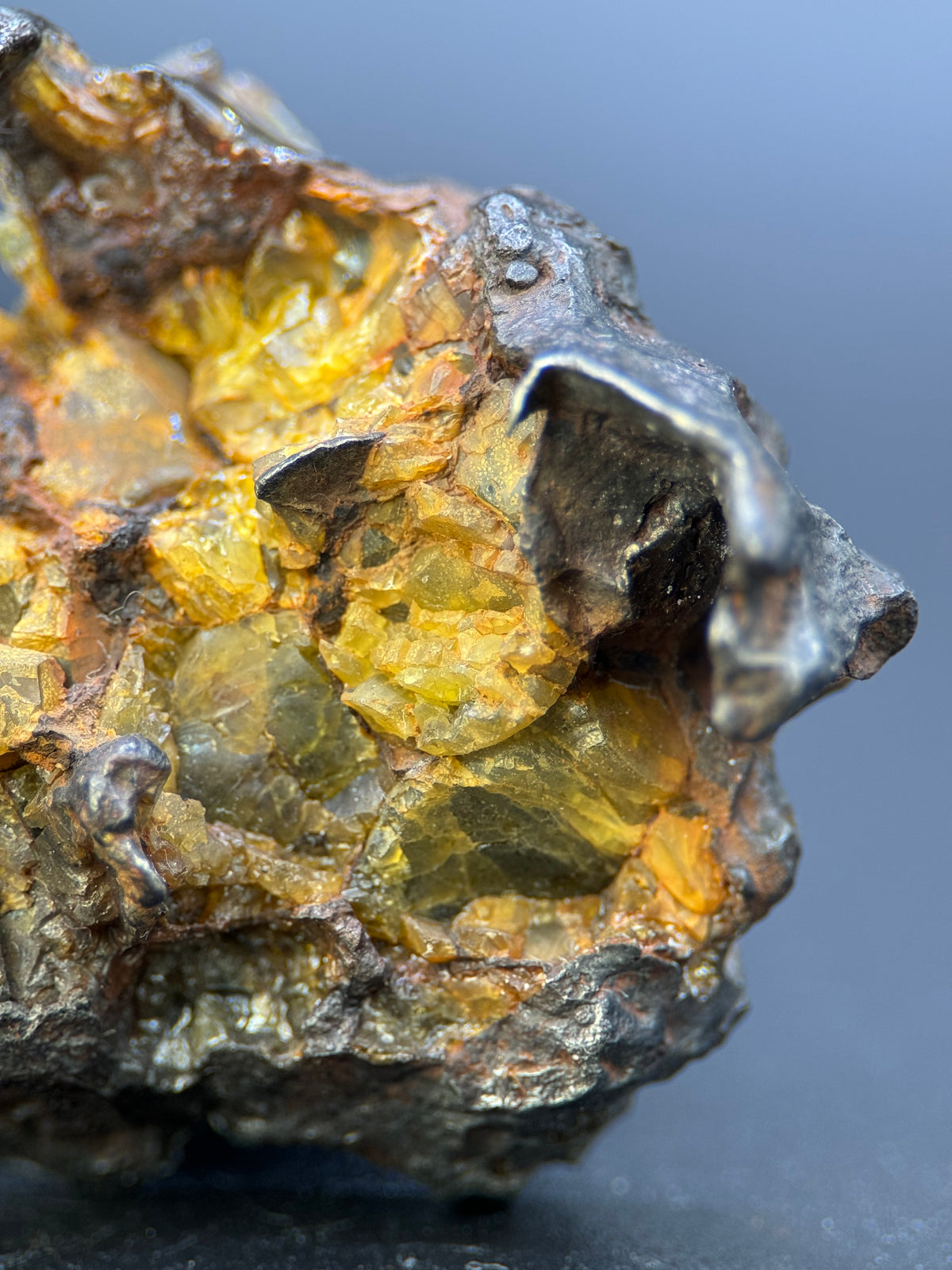 IMILAC PALLASITE METEORITE, END CUT, CHILE. 44,7 GRAMS.