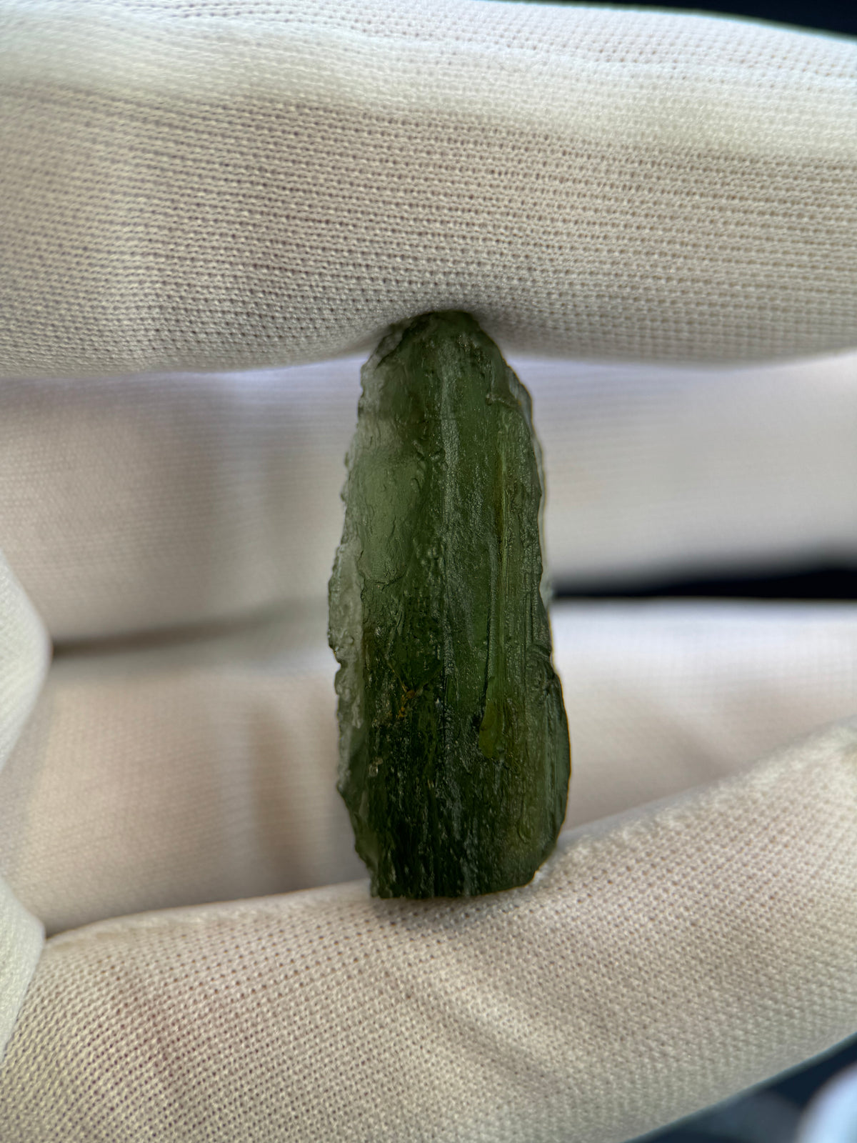 RAW MOLDAVITE, CZECH REPUBLIC. 4,97 GRAMS.
