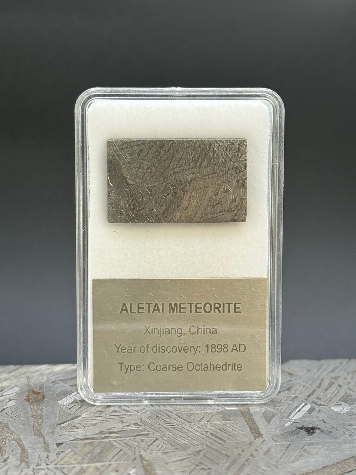 ALETAI METEORITE, GOBI DESERT, CHINA. DISPLAY BOX. 9 GRAMS.