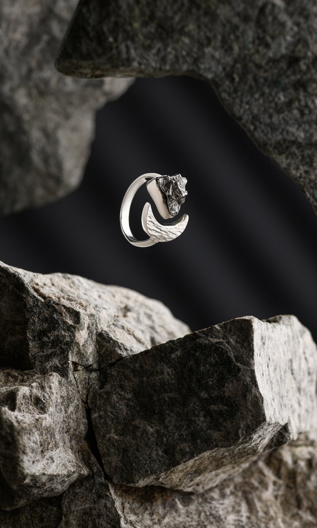 Moon ring with Campo del Cielo meteorite