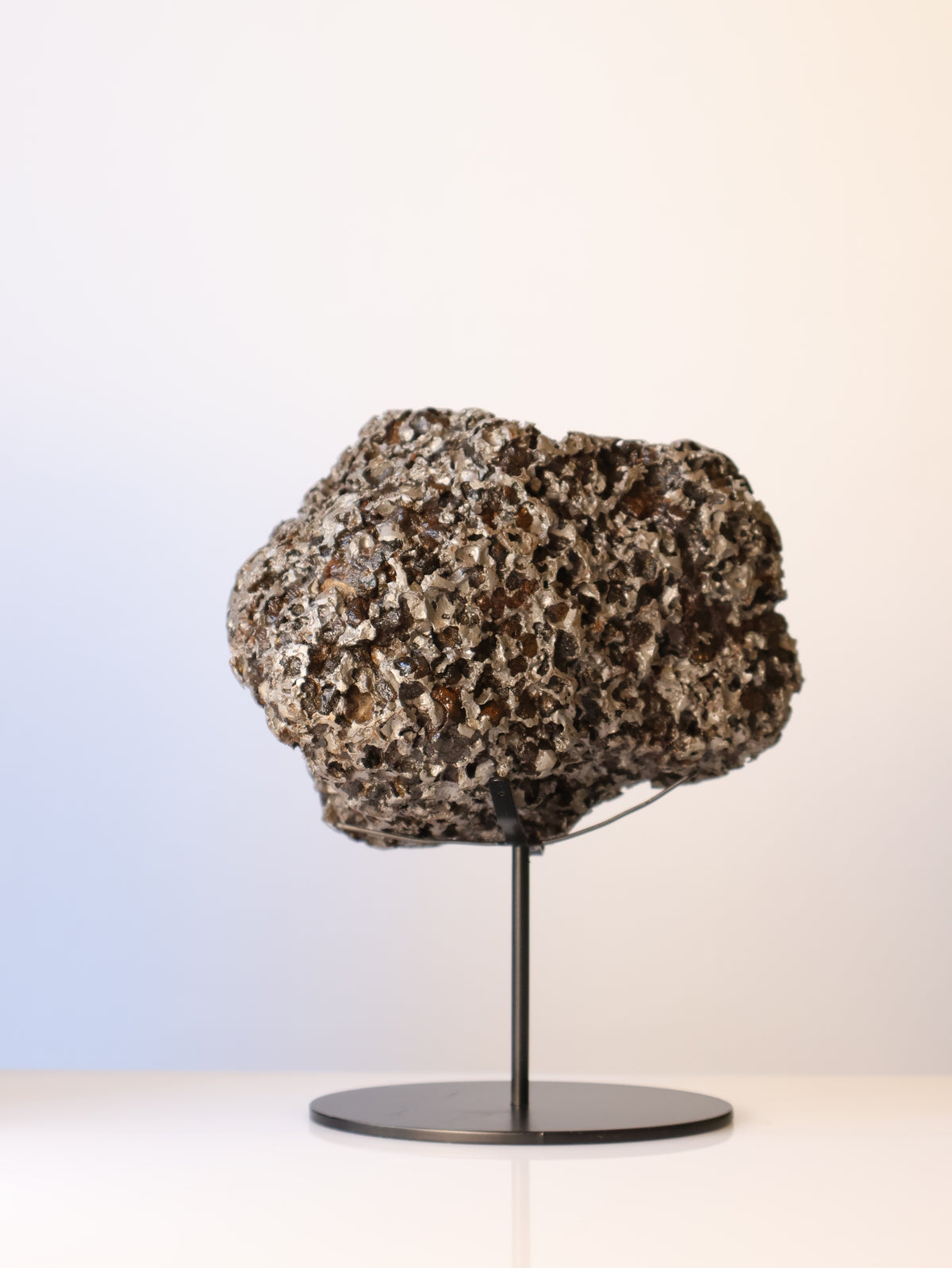 Sericho meteorite, Kenya, Full meteorite 4,43 Kilograms.