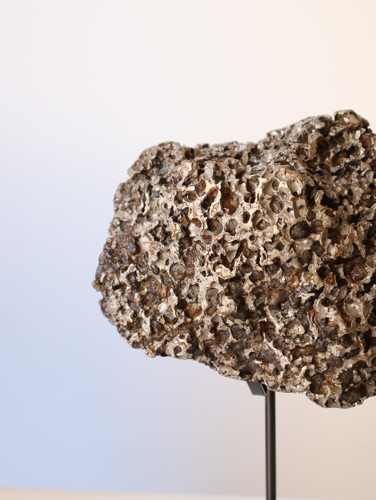 Sericho meteorite, Kenya, Full meteorite 4,43 Kilograms.