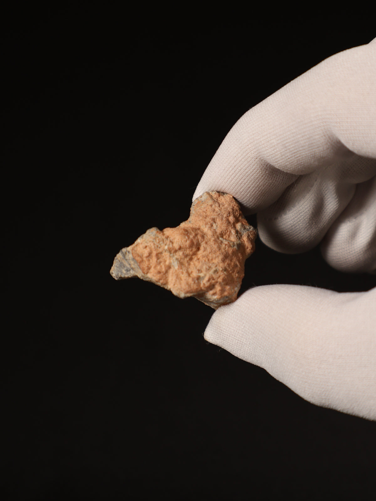 Lunar meteorite, Bechar 003, Algeria. 12,82 grams end-cut.