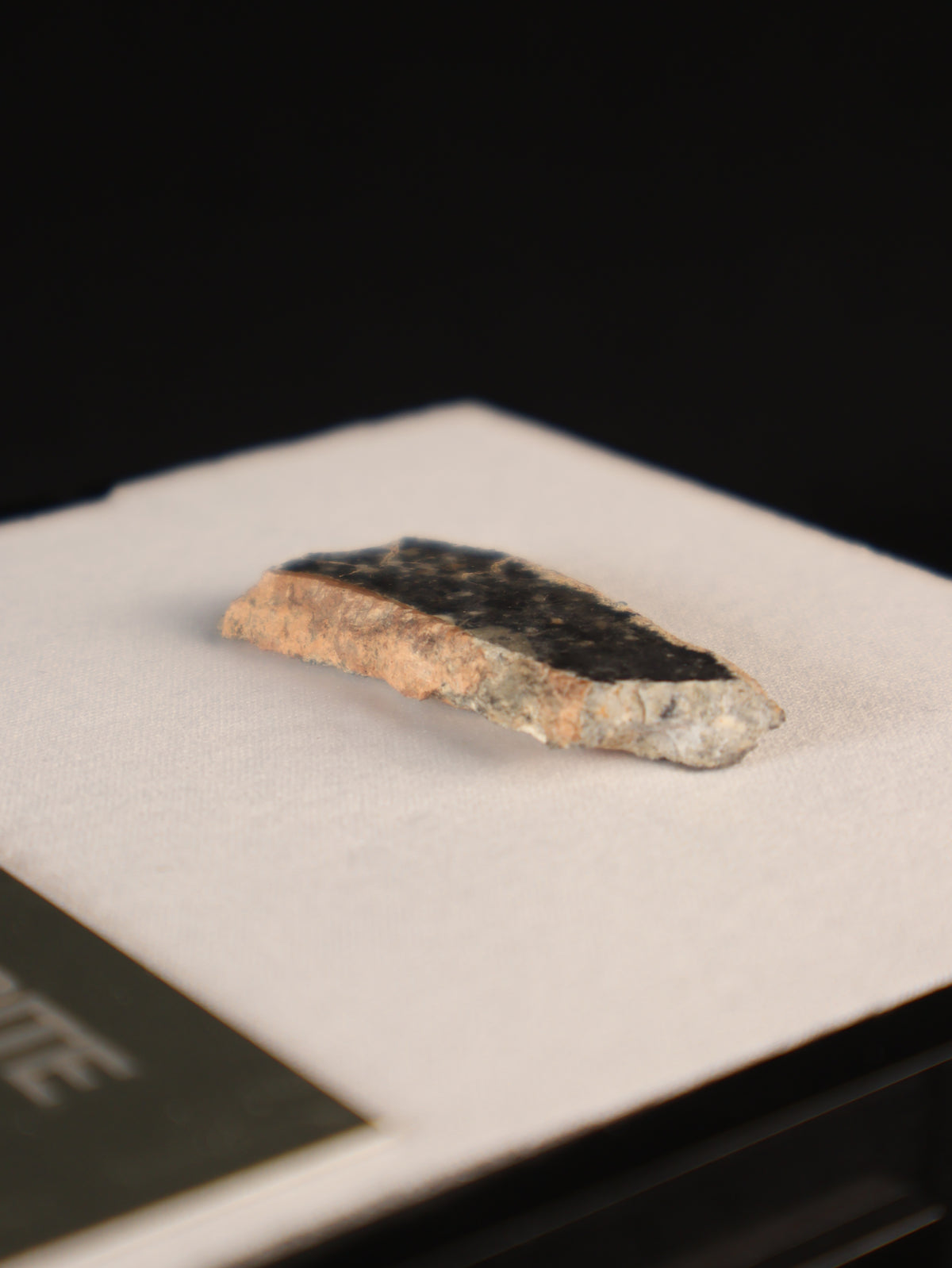 Lunar meteorite, Bechar 003, Algeria. 7,43 grams end-cut.