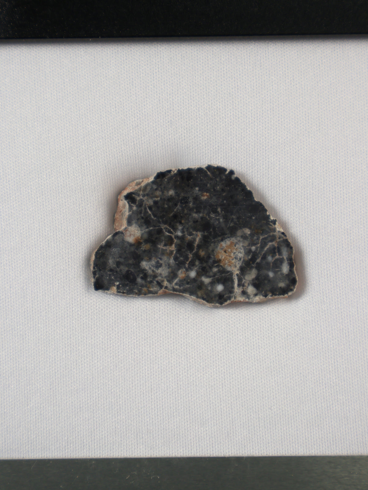 Lunar meteorite, Bechar 003, Algeria. 7,57 grams end-cut.