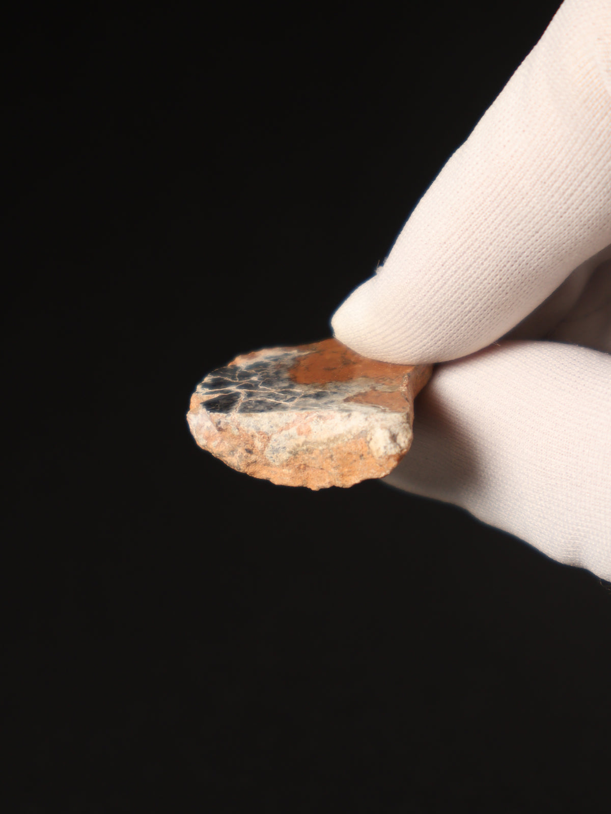 Lunar meteorite, Bechar 003, Algeria. 9,08 grams end-cut.