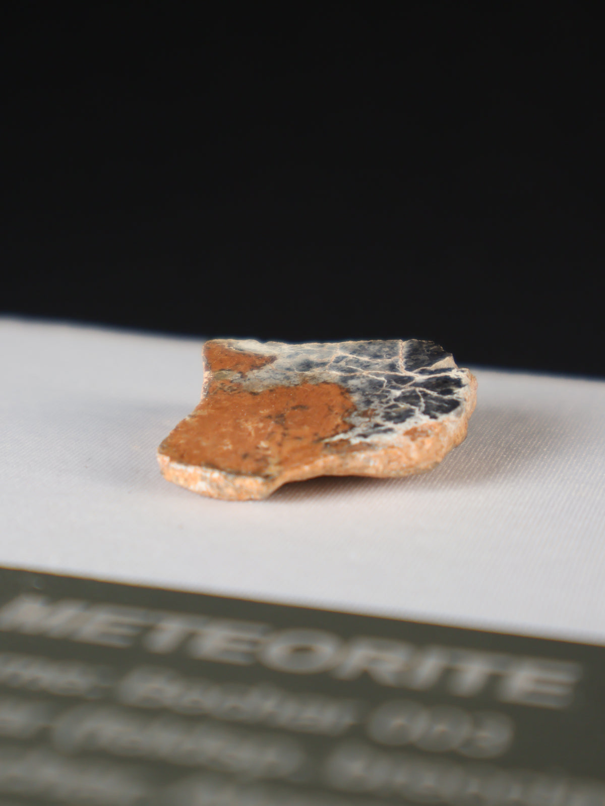 Lunar meteorite, Bechar 003, Algeria. 9,08 grams end-cut.