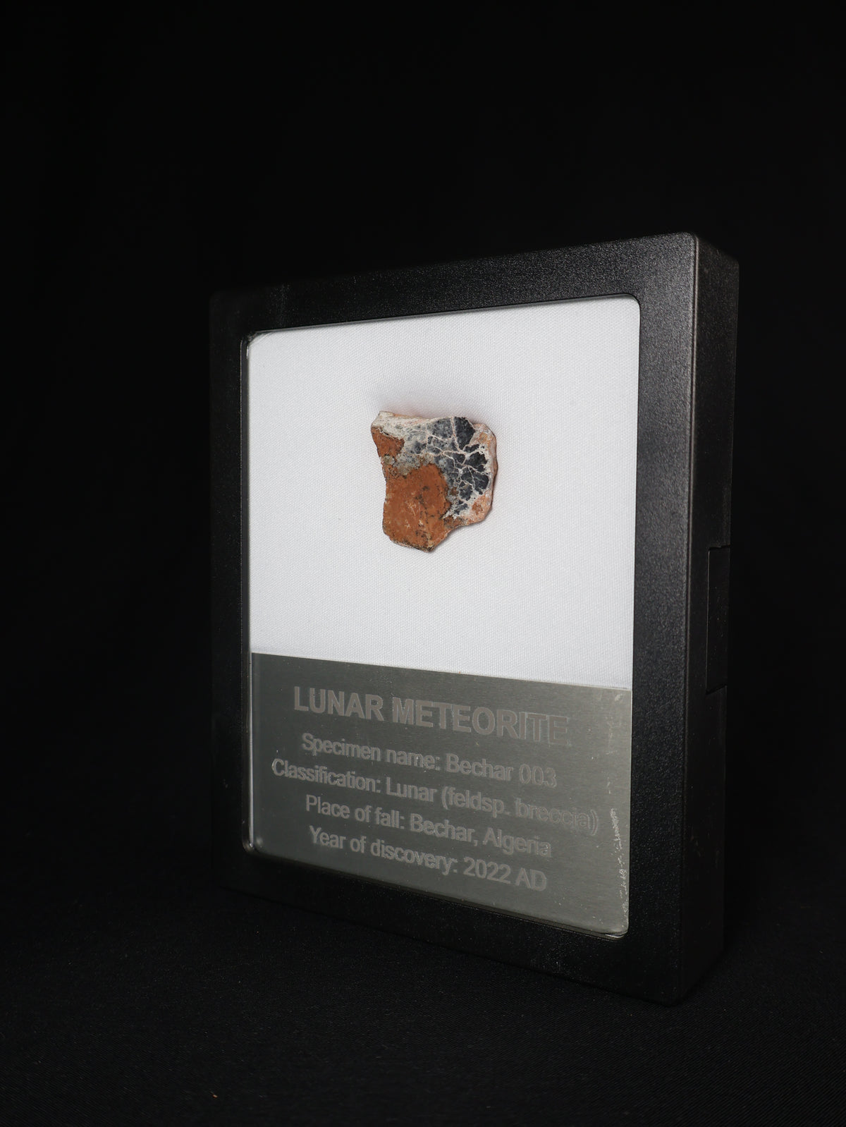 Lunar meteorite, Bechar 003, Algeria. 9,08 grams end-cut.