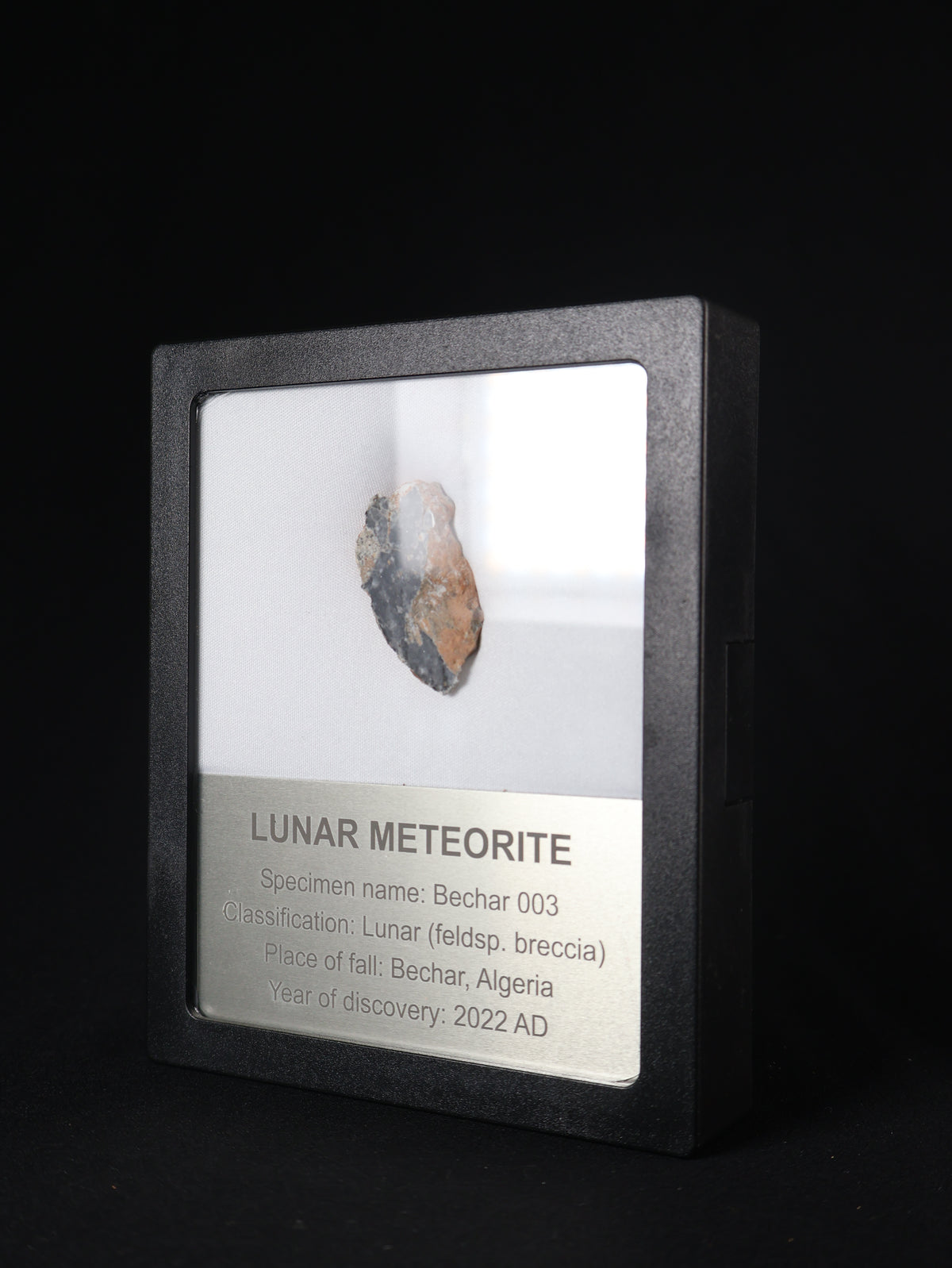 Lunar meteorite, Bechar 003, Algeria. 9,18 grams end-cut.