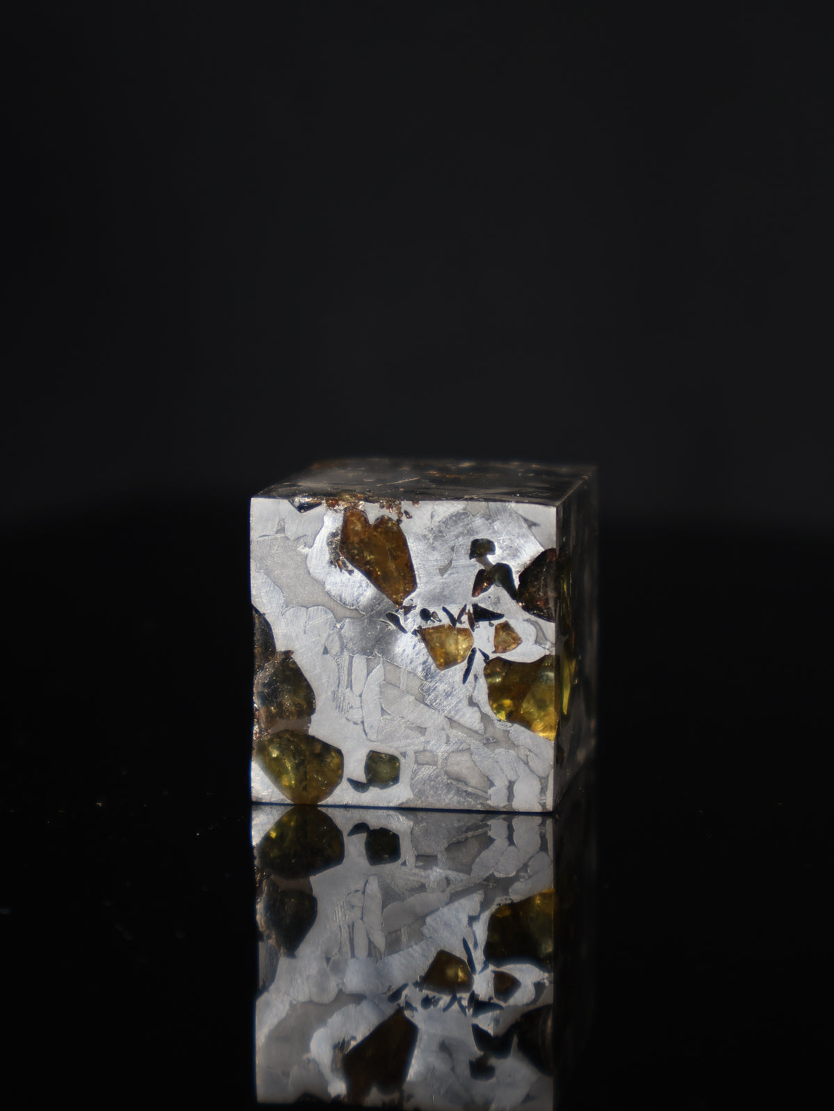 Seymchan meteorite cube, Pallasite from Russia.