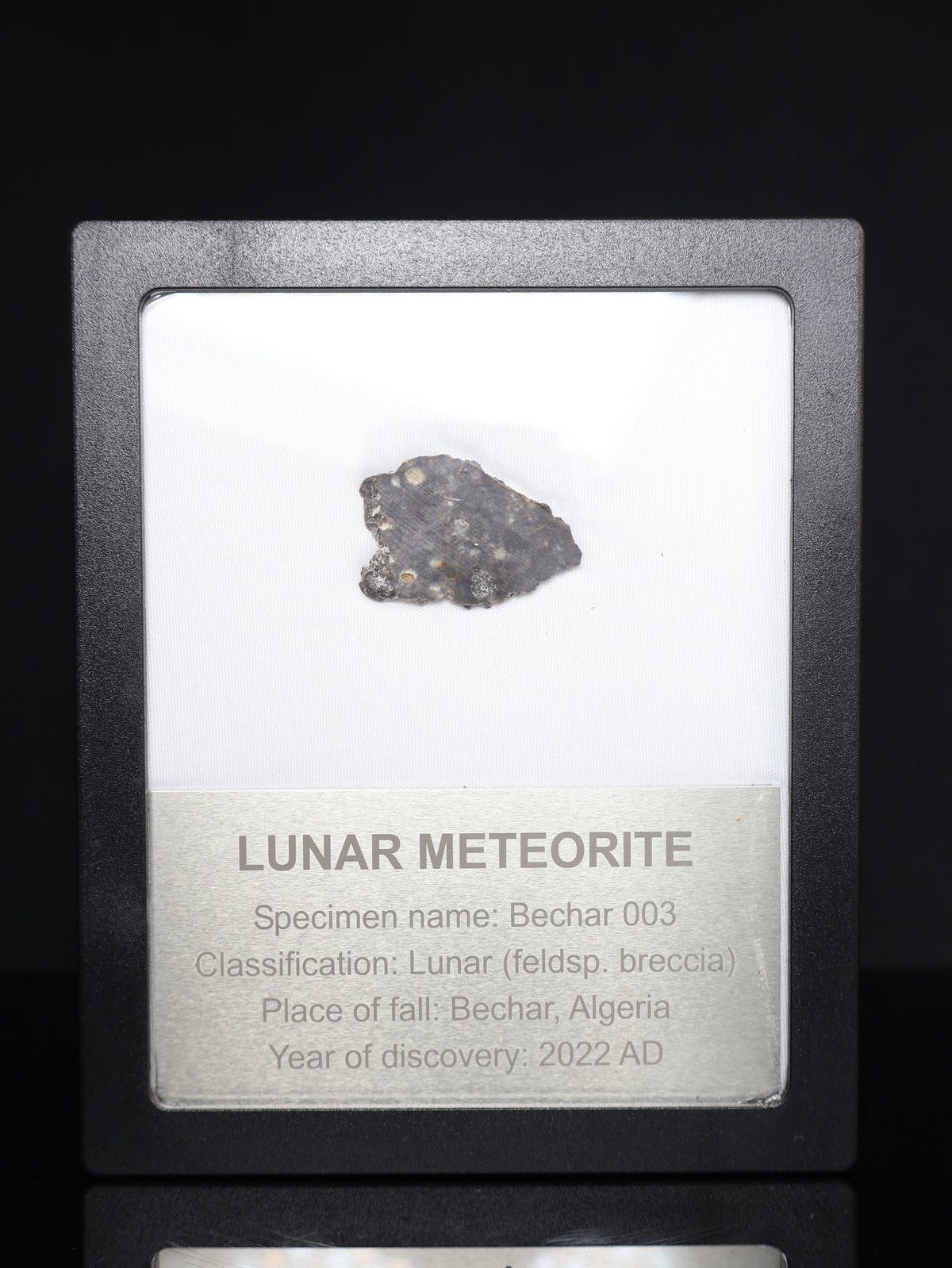 Lunar meteorite, Bechar 003, Algeria. 2,88 grams slice.