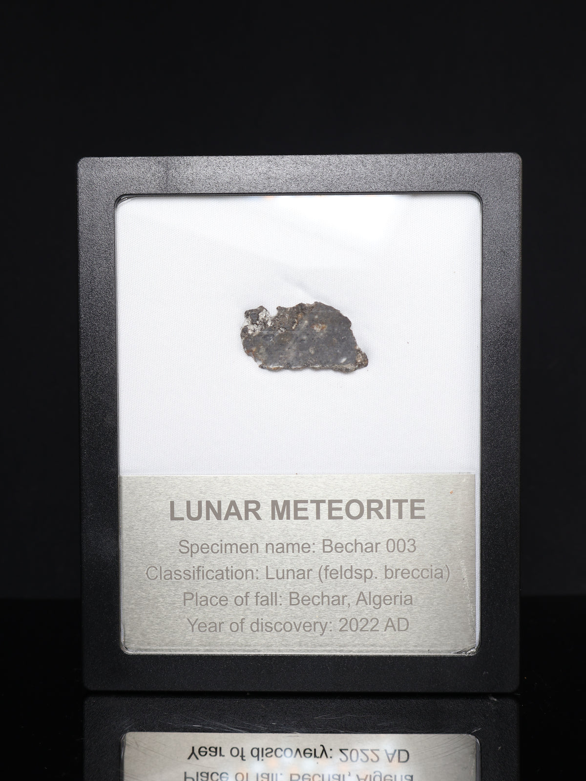 Lunar meteorite, Bechar 003, Algeria. 2,54 grams slice.