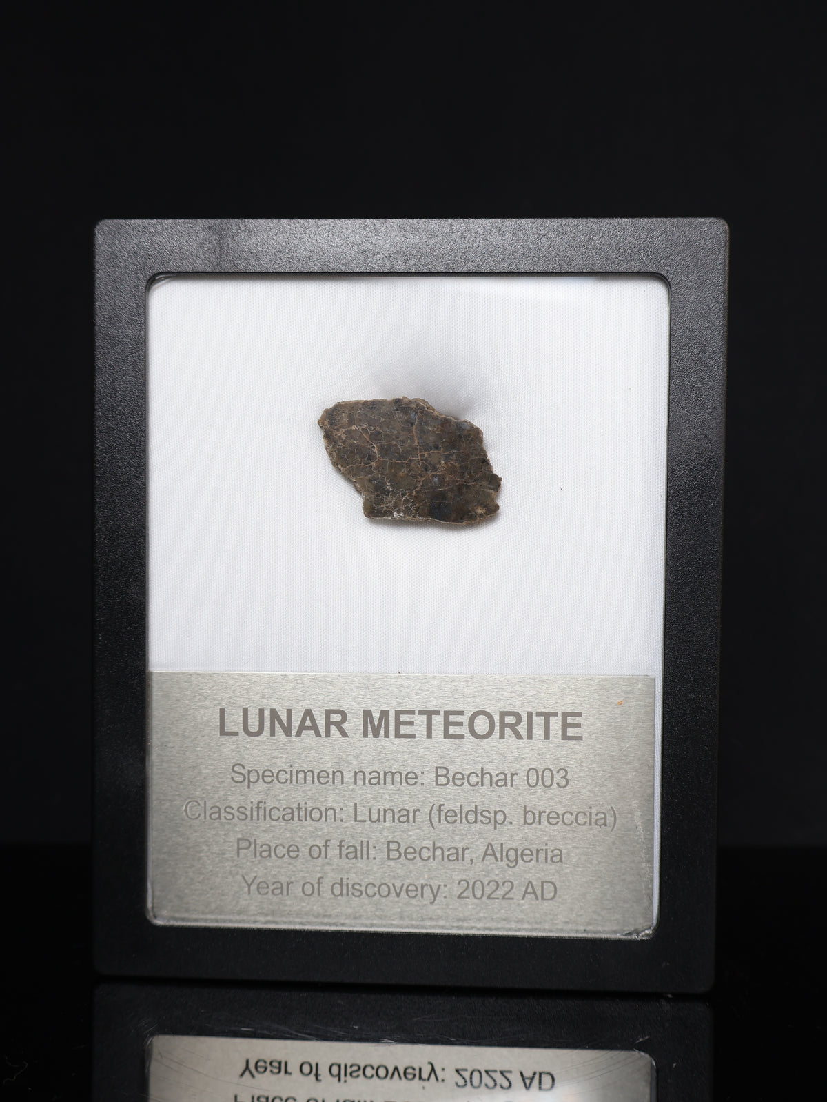 Lunar meteorite, Bechar 003, Algeria. 8,77 grams end-cut.