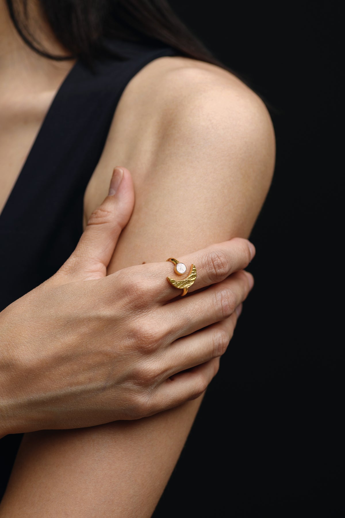 Moon ring with Muonionalusta, plated in gold 18k