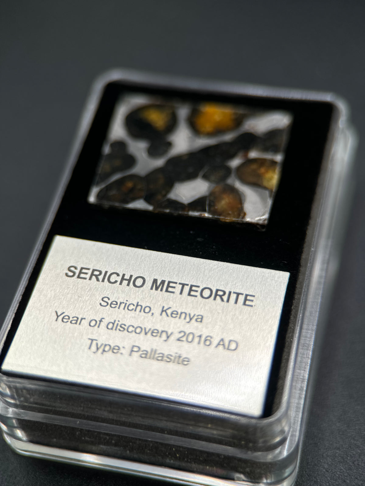 SERICHO METEORITE, KENYA. DISPLAY BOX. 5 GRAMS.