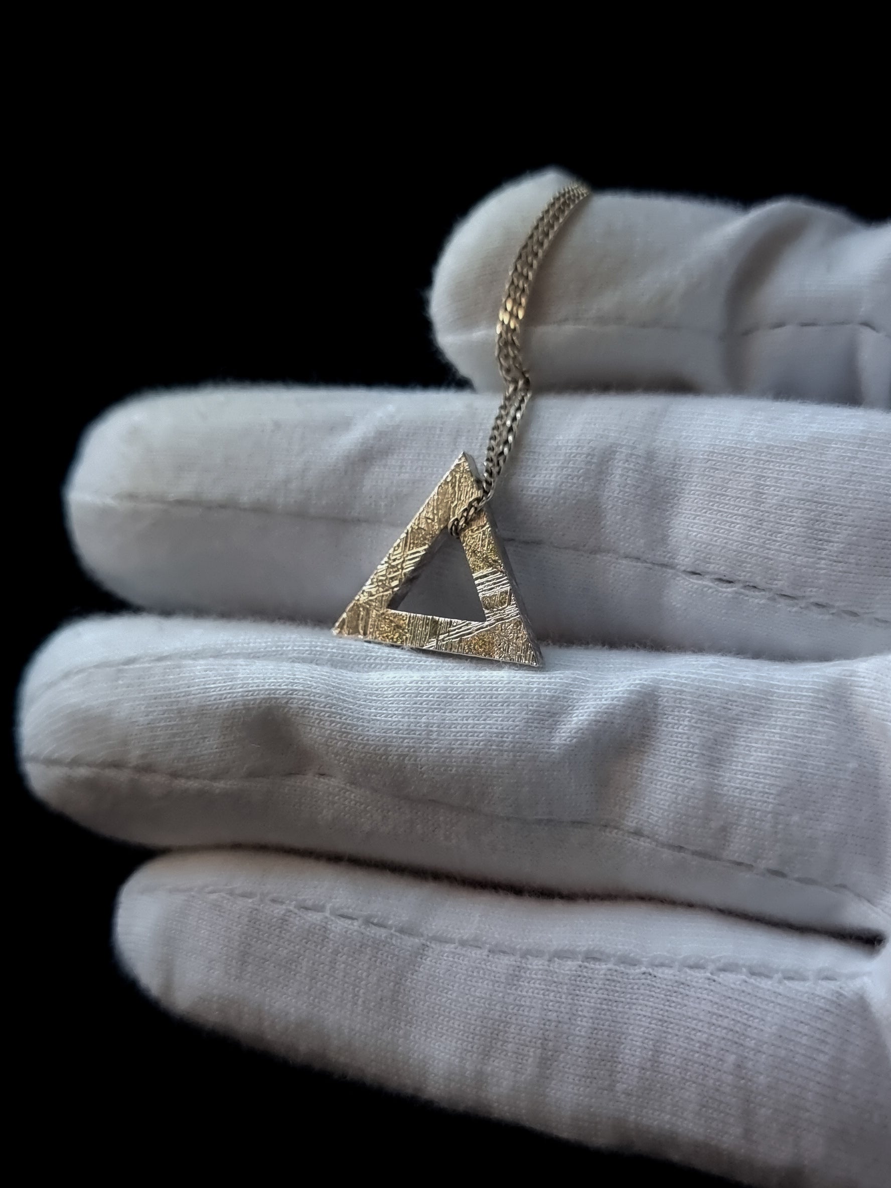 Muonionalusta meteorite triangle pendant