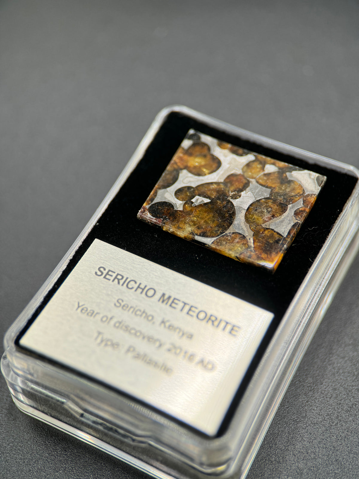 SERICHO METEORITE, KENYA. DISPLAY BOX. 5 GRAMS.