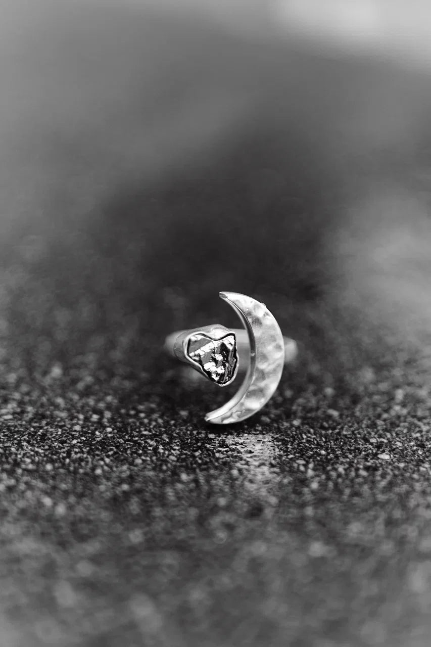 Moon ring with Campo del Cielo meteorite