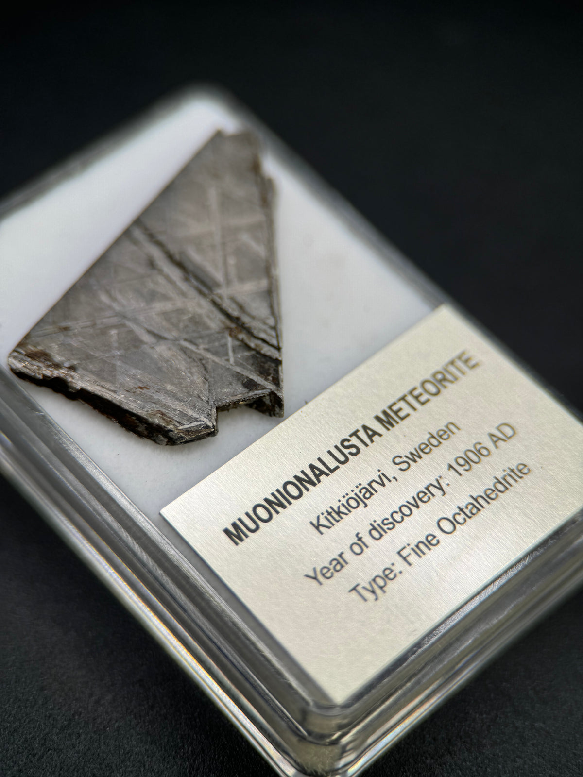 MUONIONALUSTA METEORITE, SWEDEN. DISPLAY BOX. 8,3 GRAMS.