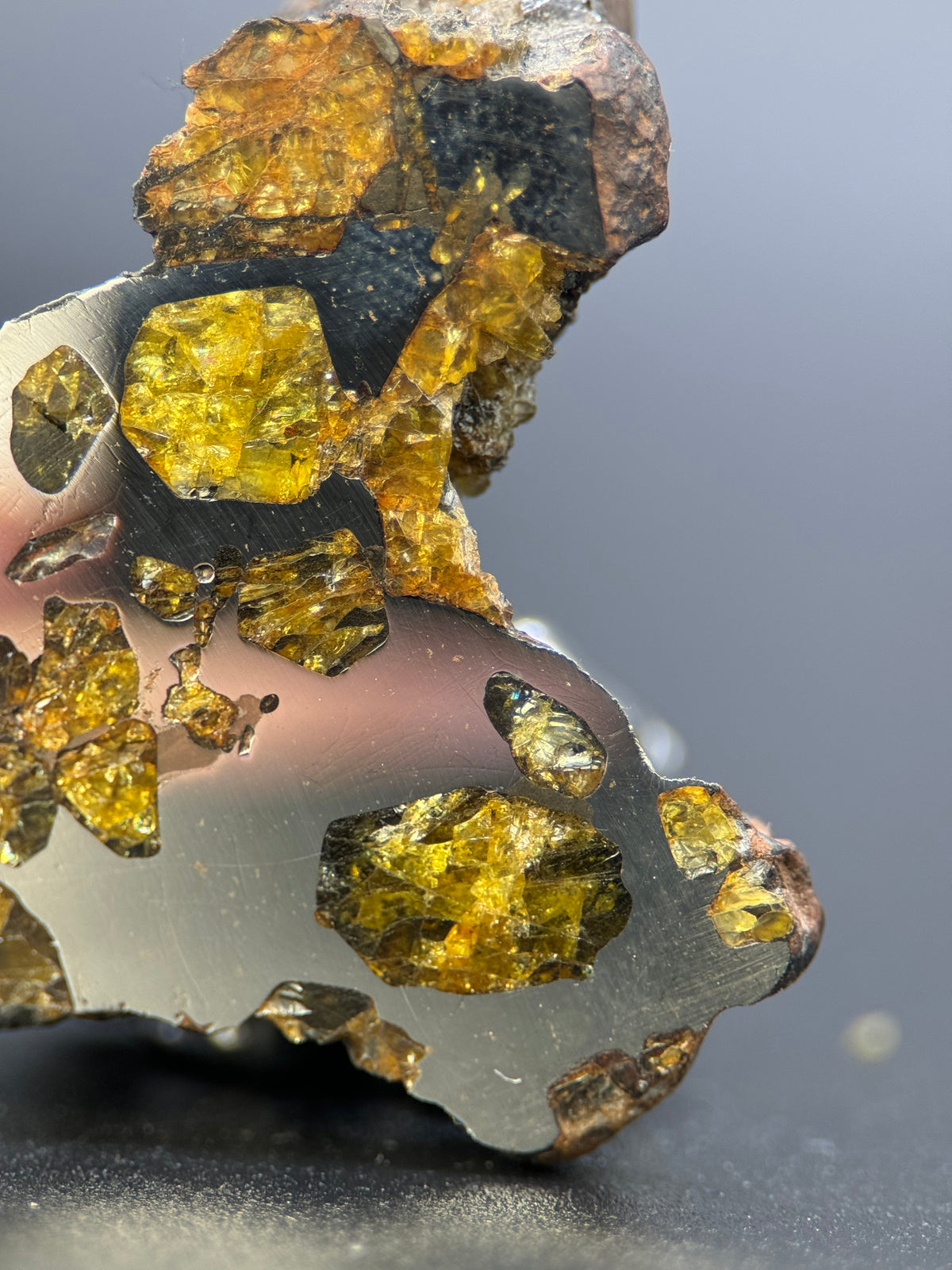 IMILAC PALLASITE METEORITE, END CUT, CHILE. 27,11 GRAMS.