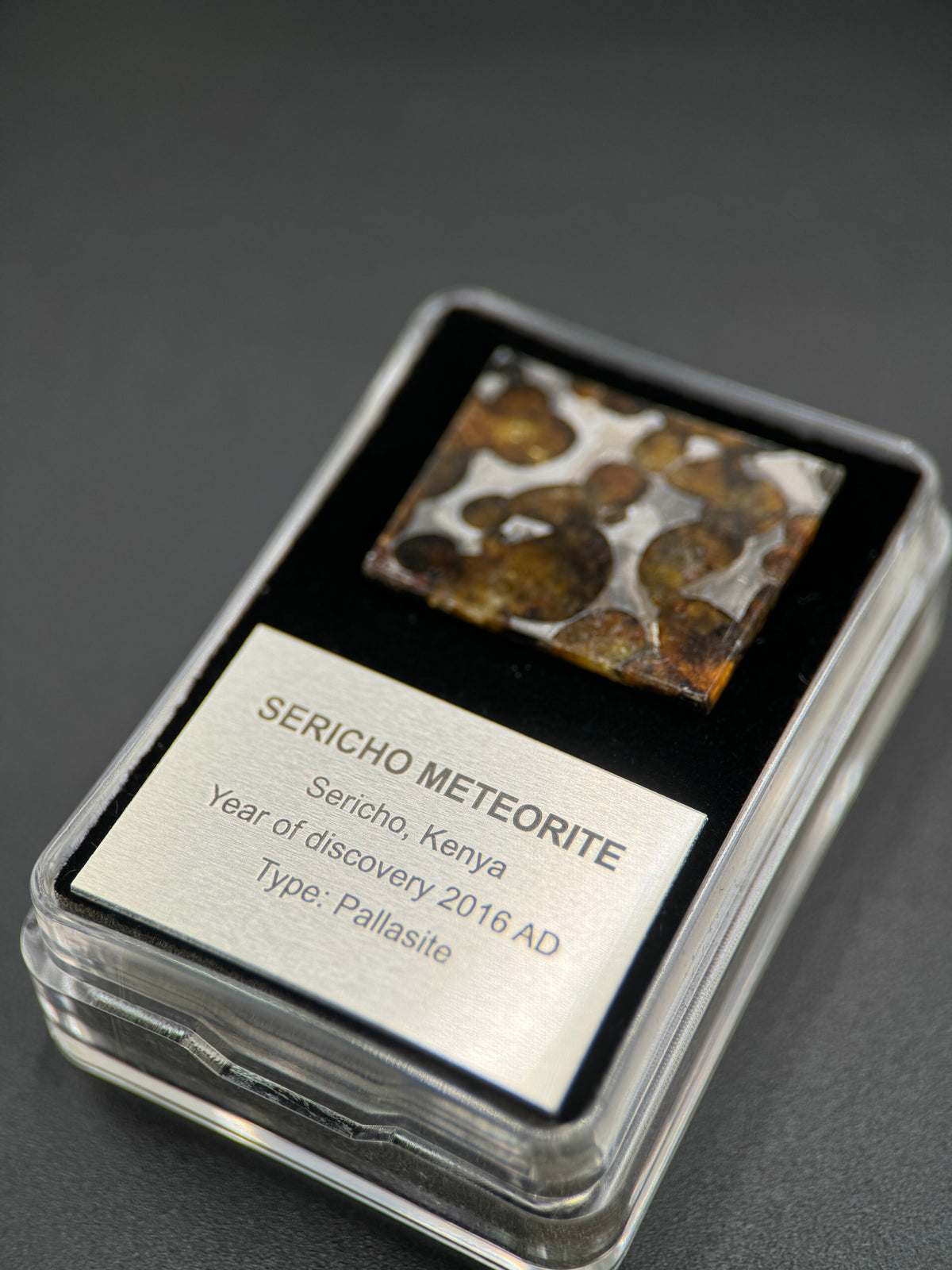 SERICHO METEORITE, KENYA. DISPLAY BOX. 5 GRAMS.