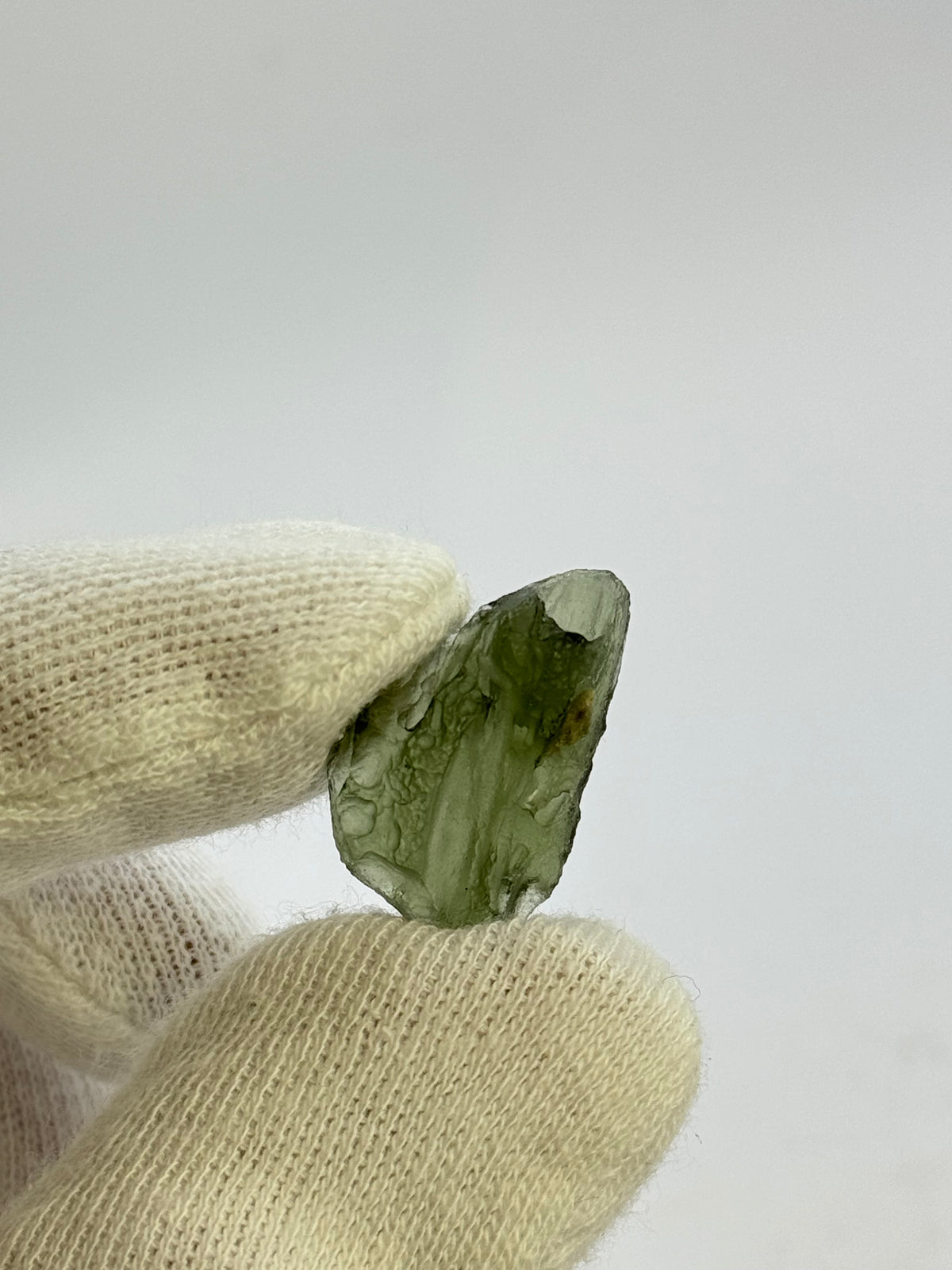 RAW MOLDAVITE, CZECH REPUBLIC. 2,41 GRAMS.
