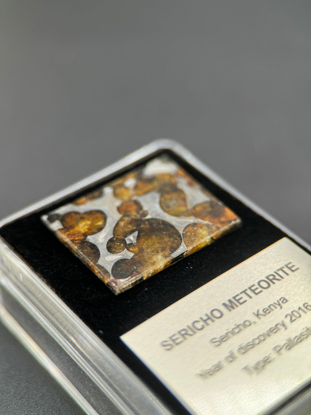 SERICHO METEORITE, KENYA. DISPLAY BOX. 5 GRAMS.