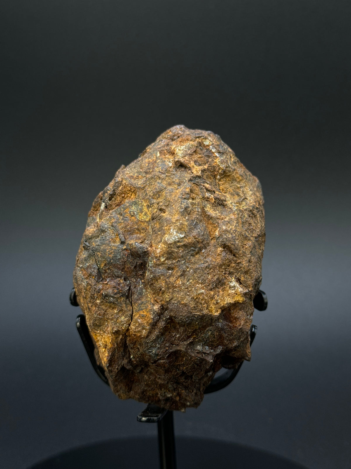 FULL SERICHO METEORITE FROM KENYA. WEIGHT: 335 GRAMS.