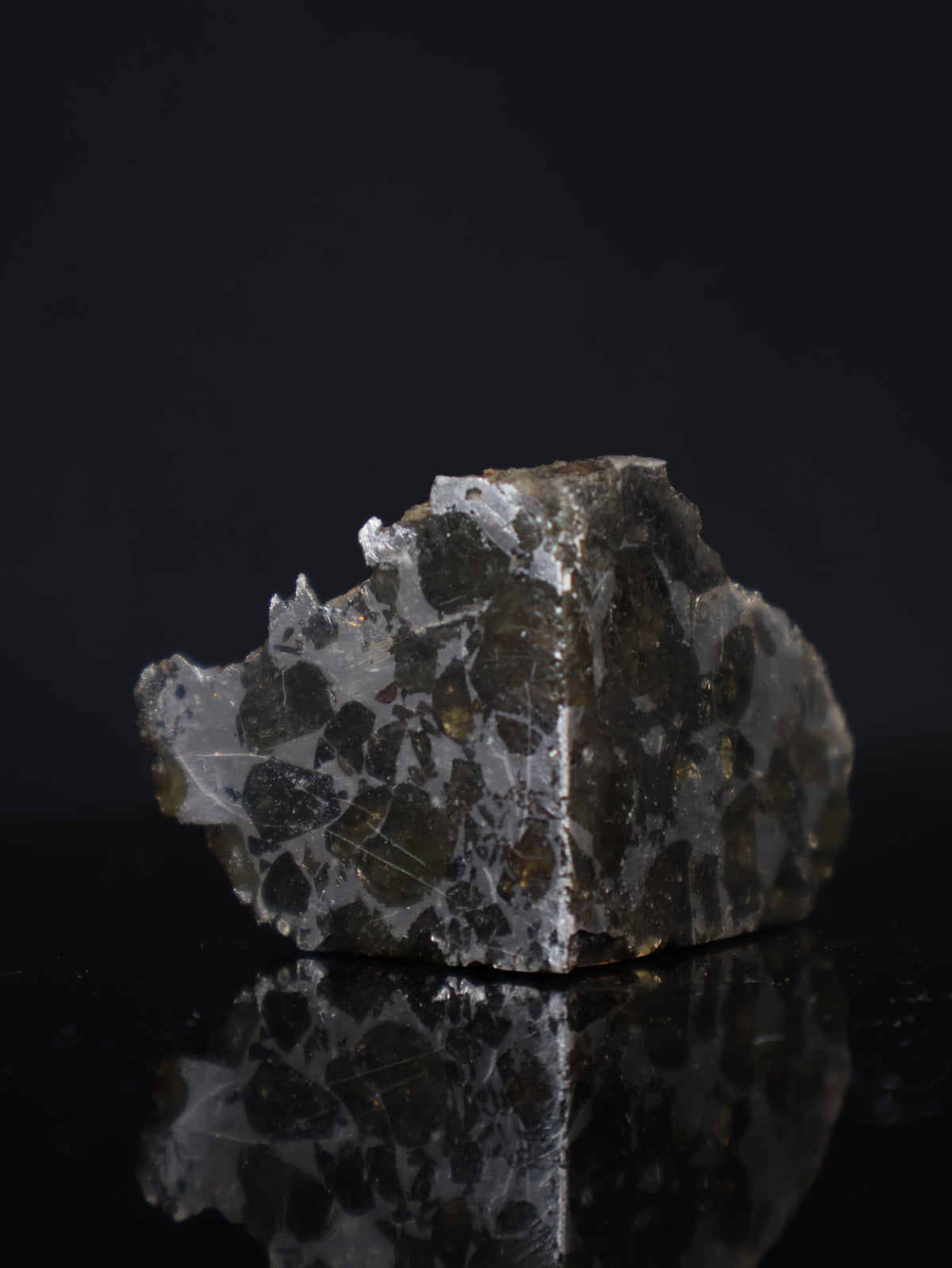 Seymchan meteorite, Russia. 44 grams end-cut.