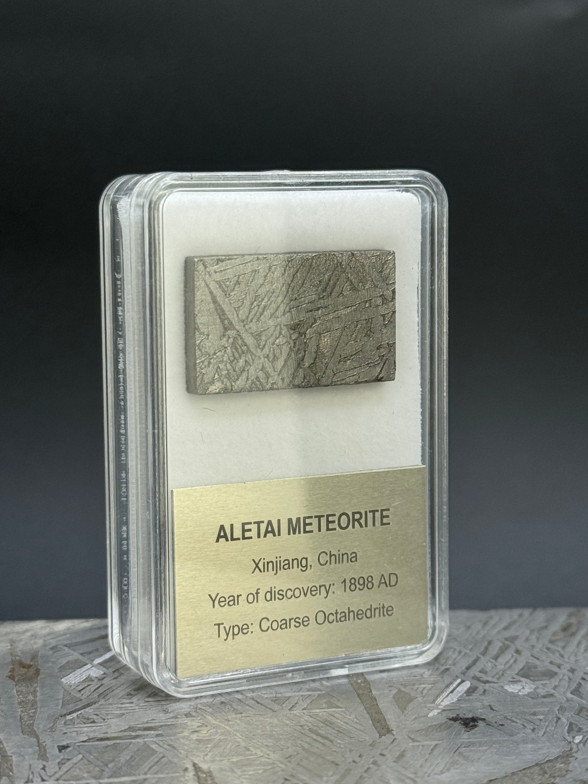 ALETAI METEORITE, GOBI DESERT, CHINA. DISPLAY BOX. 9 GRAMS.