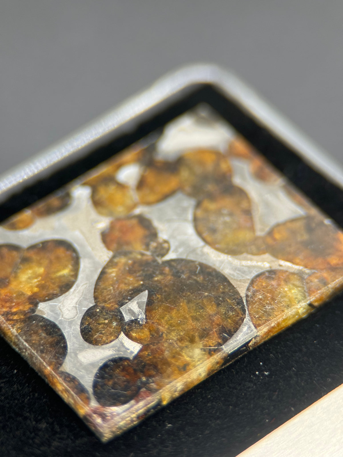 SERICHO METEORITE, KENYA. DISPLAY BOX. 5 GRAMS.