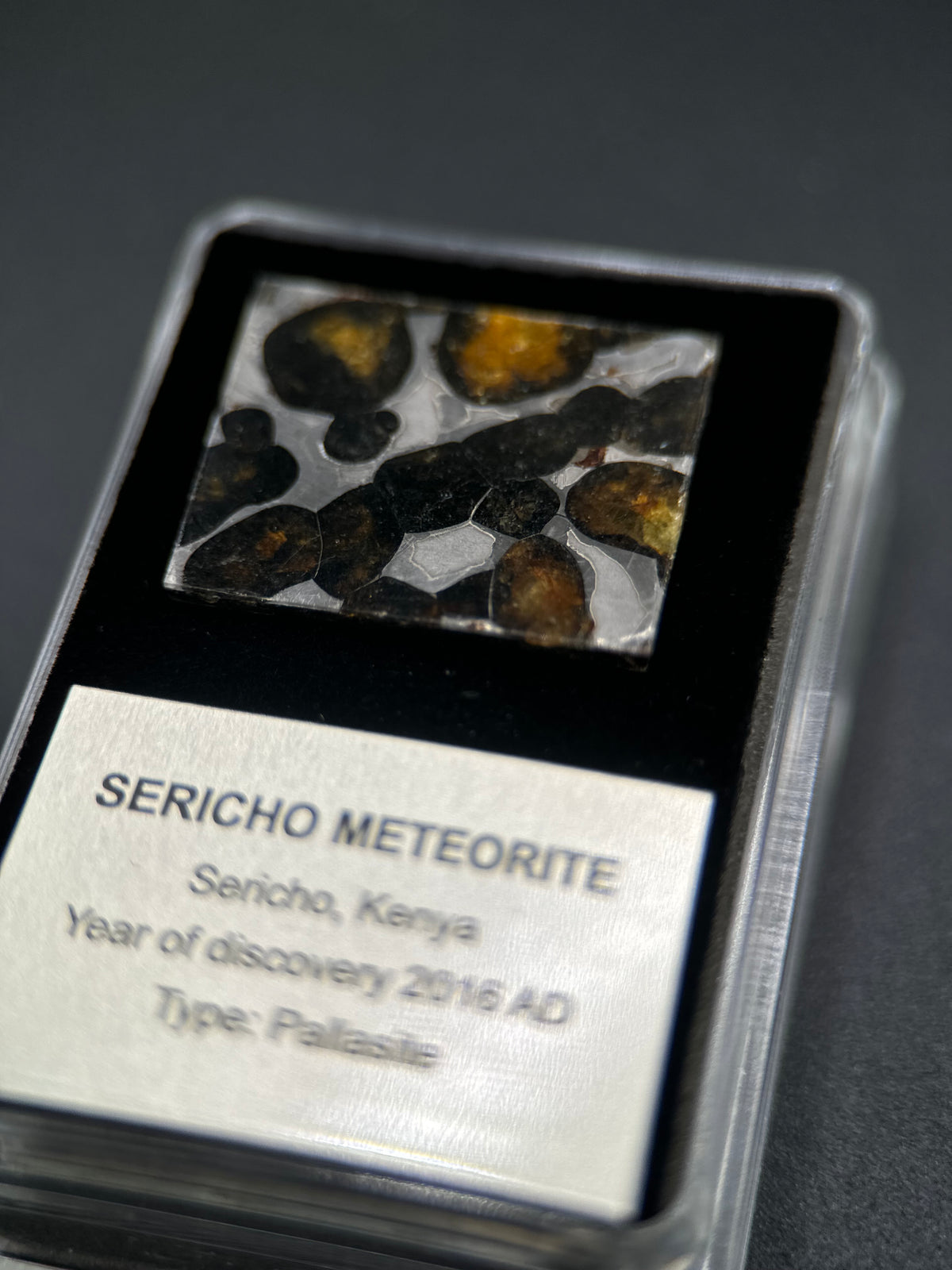 SERICHO METEORITE, KENYA. DISPLAY BOX. 5 GRAMS.