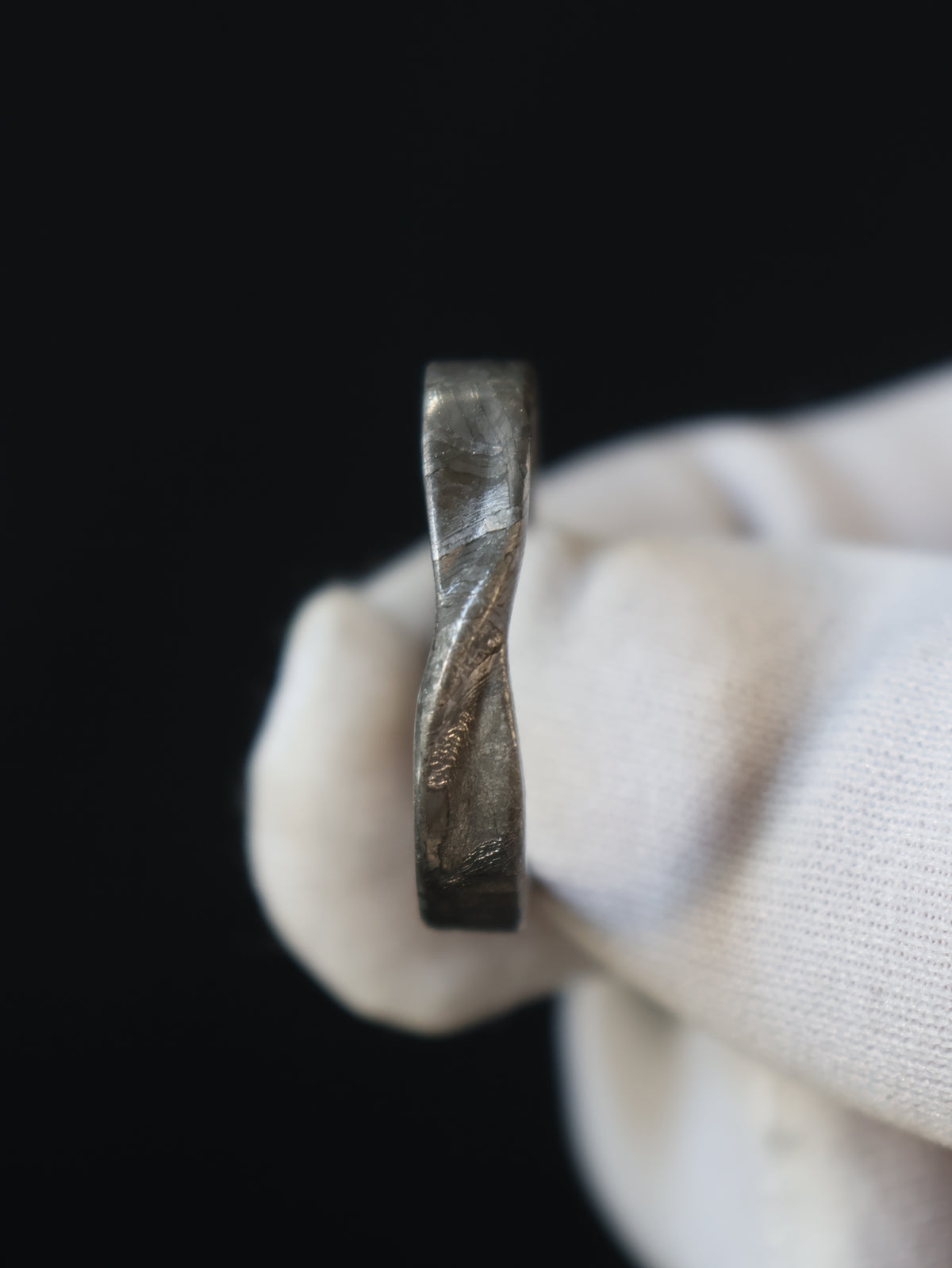 Muonionalusta meteorite, eternity ring