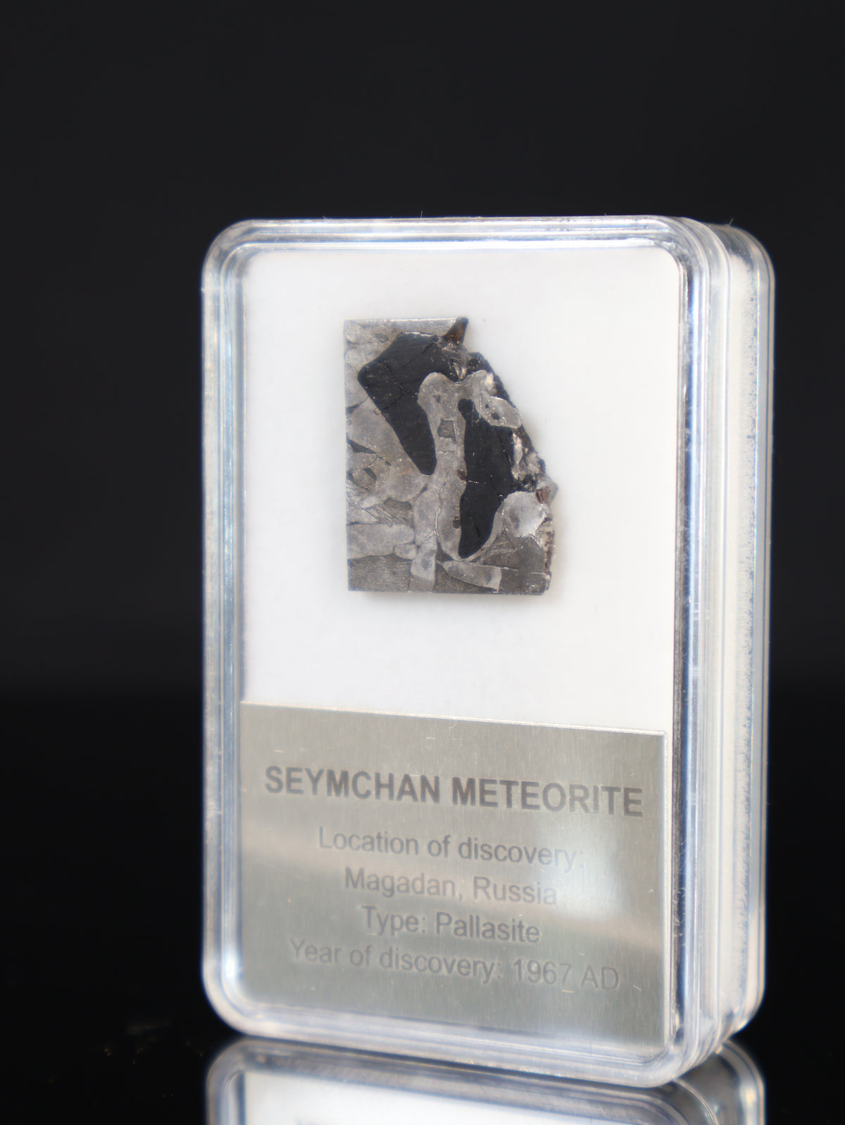SEYMCHAN METEORITE, RUSSIA. DISPLAY BOX. 3,4 GRAMS.