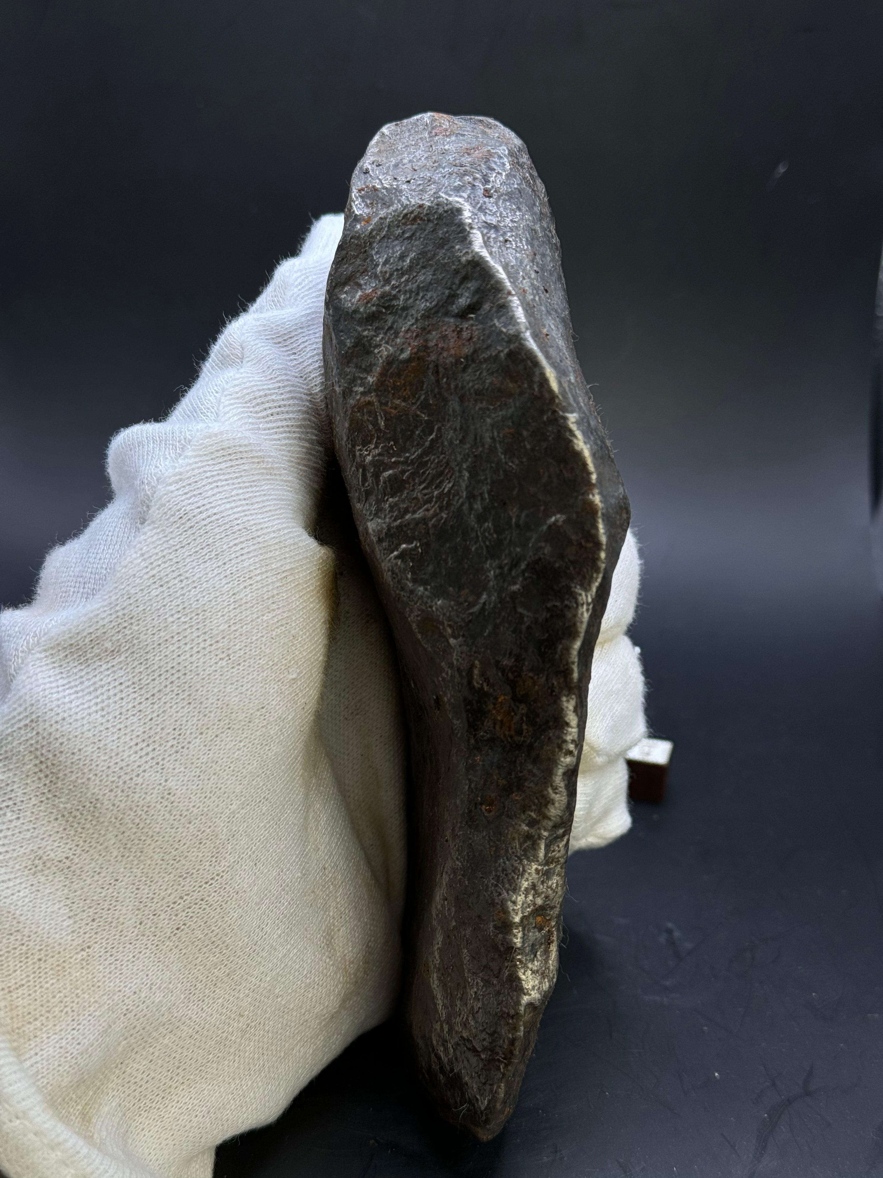 MUONIONALUSTA METEORITE, SWEDEN. FULL METEORITE 1778 GRAMS.