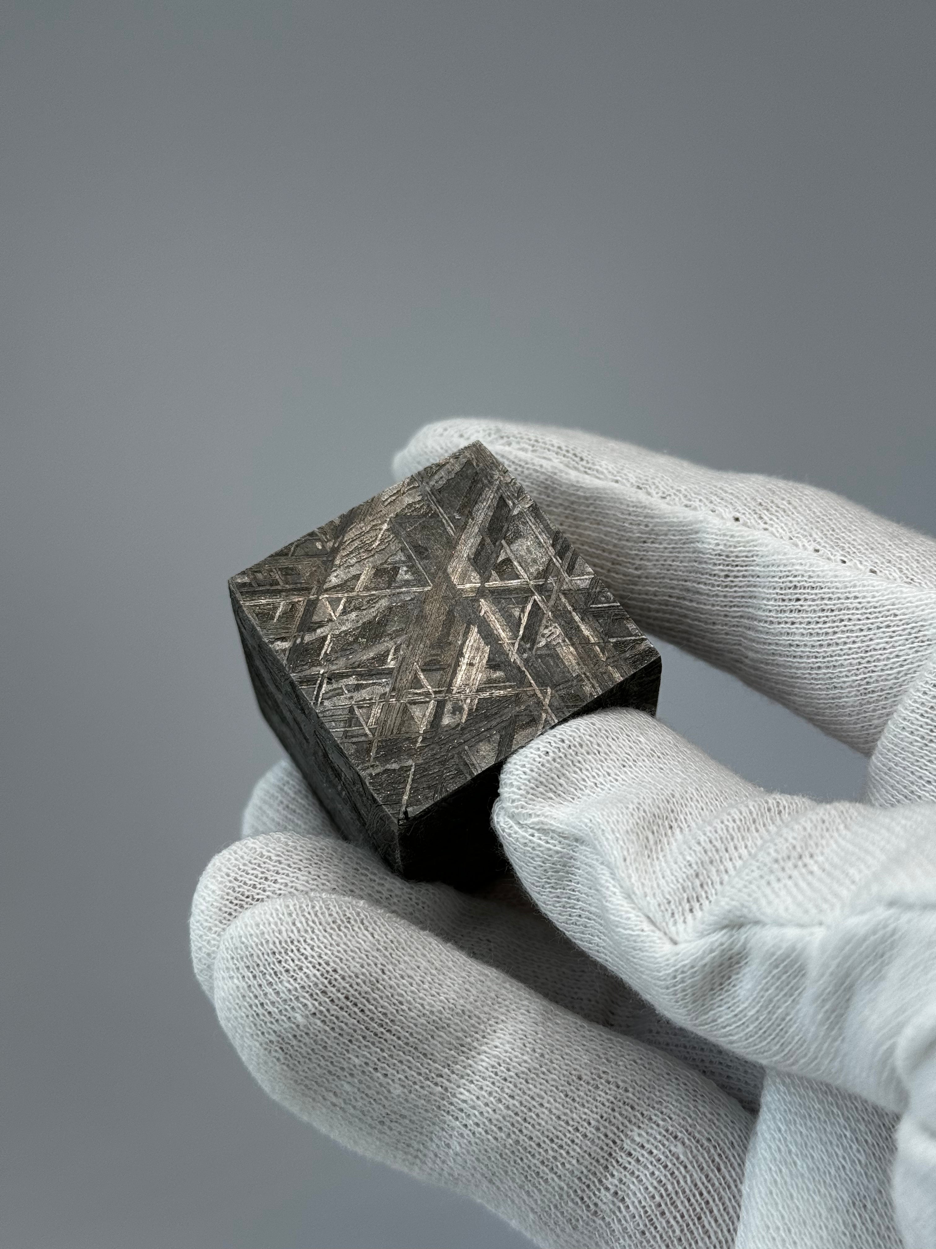 Muonionalusta meteorite Cube, Sweden. 332 grams.