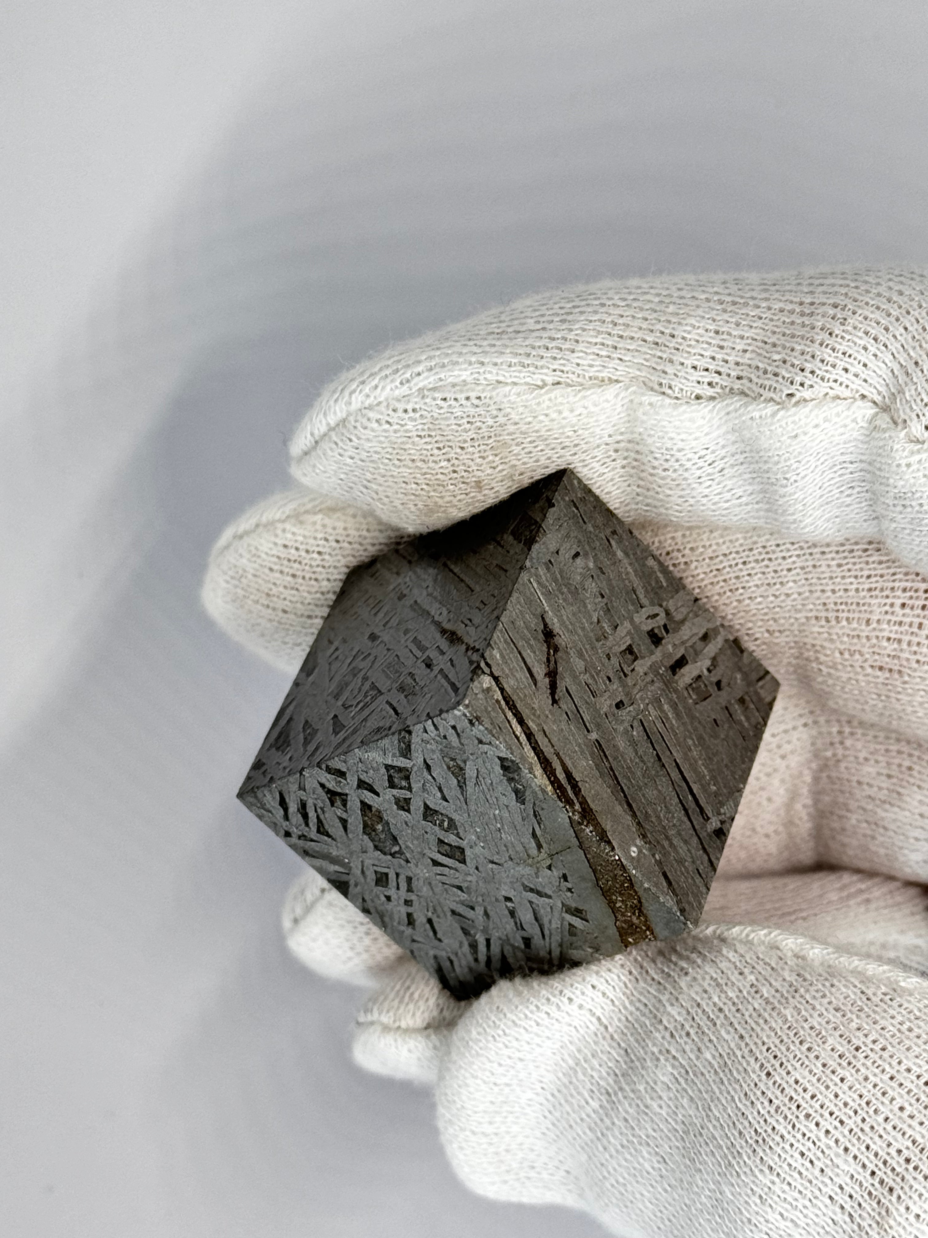 Aletai, Gobi Desert, China. 187,90 grams Cube.