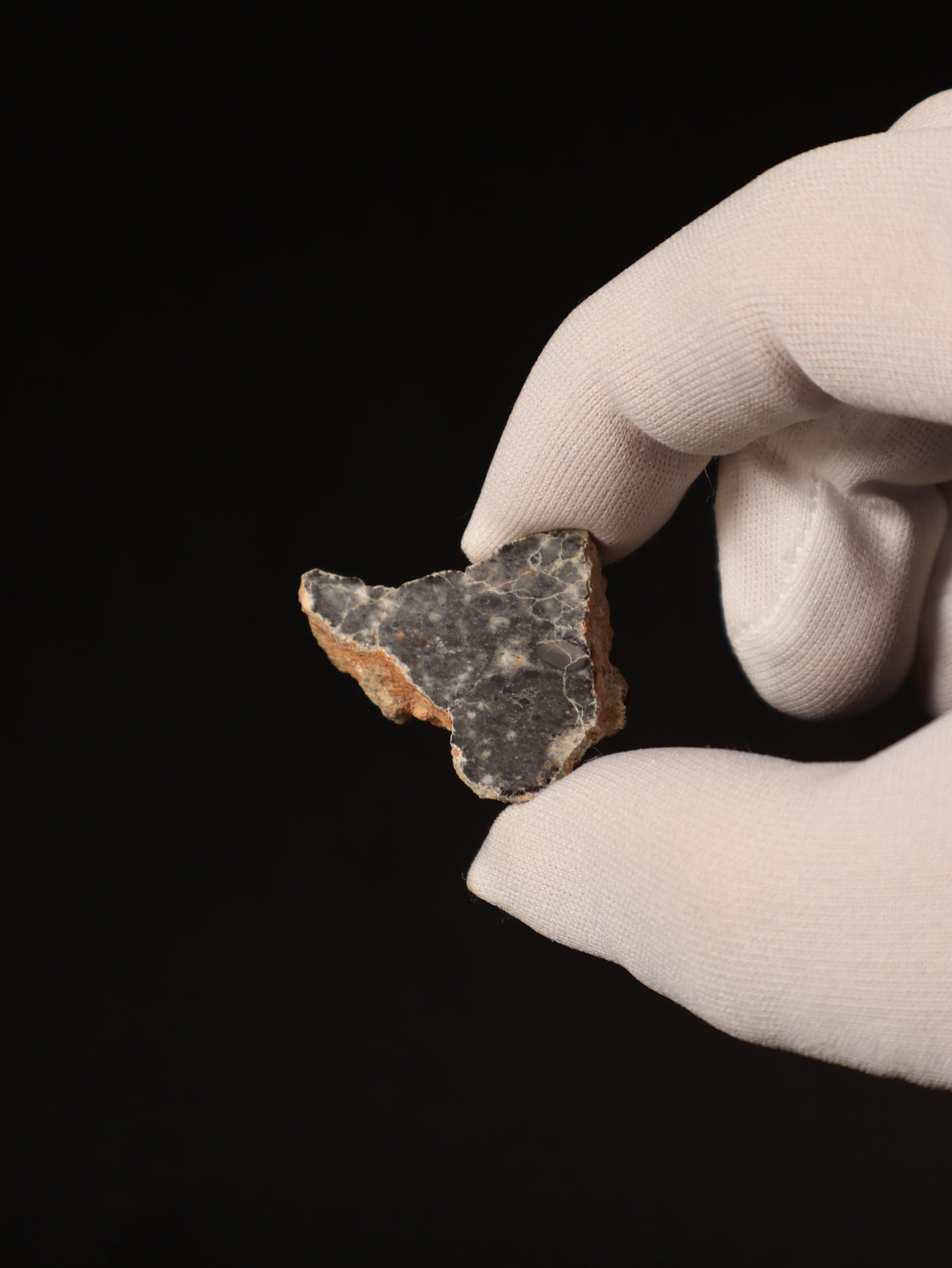 Lunar meteorite, Bechar 003, Algeria. 12,82 grams end-cut.