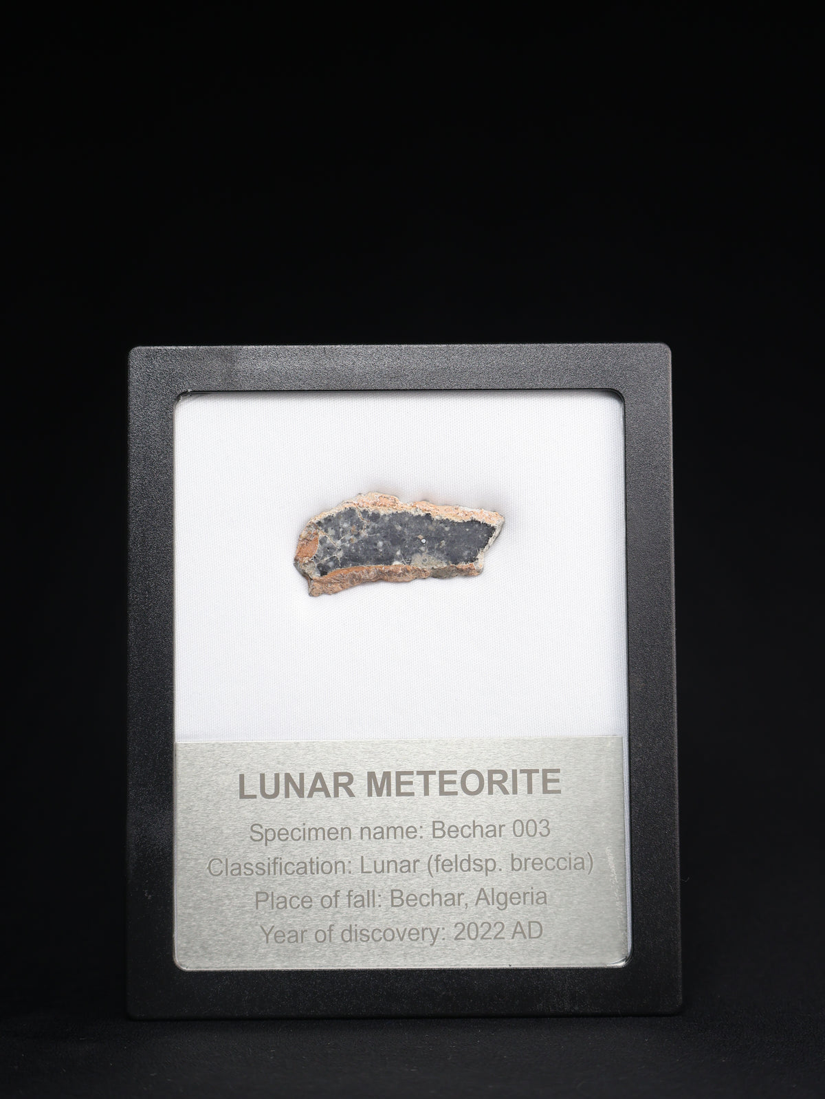 Lunar meteorite, Bechar 003, Algeria. 7,43 grams end-cut.