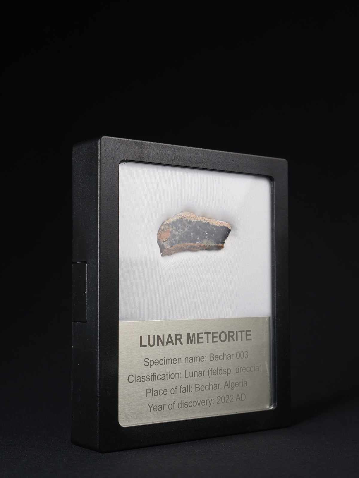 Lunar meteorite, Bechar 003, Algeria. 7,43 grams end-cut.